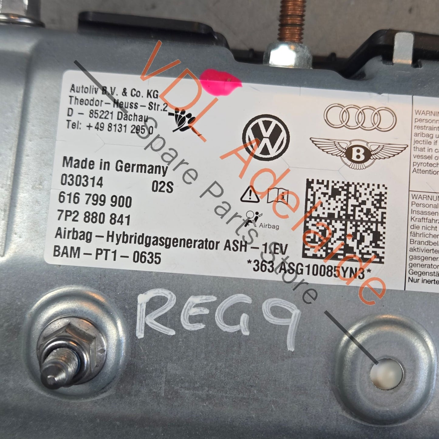 7P2880841   VW Audi Bentley Knee Airbag 7P2880841