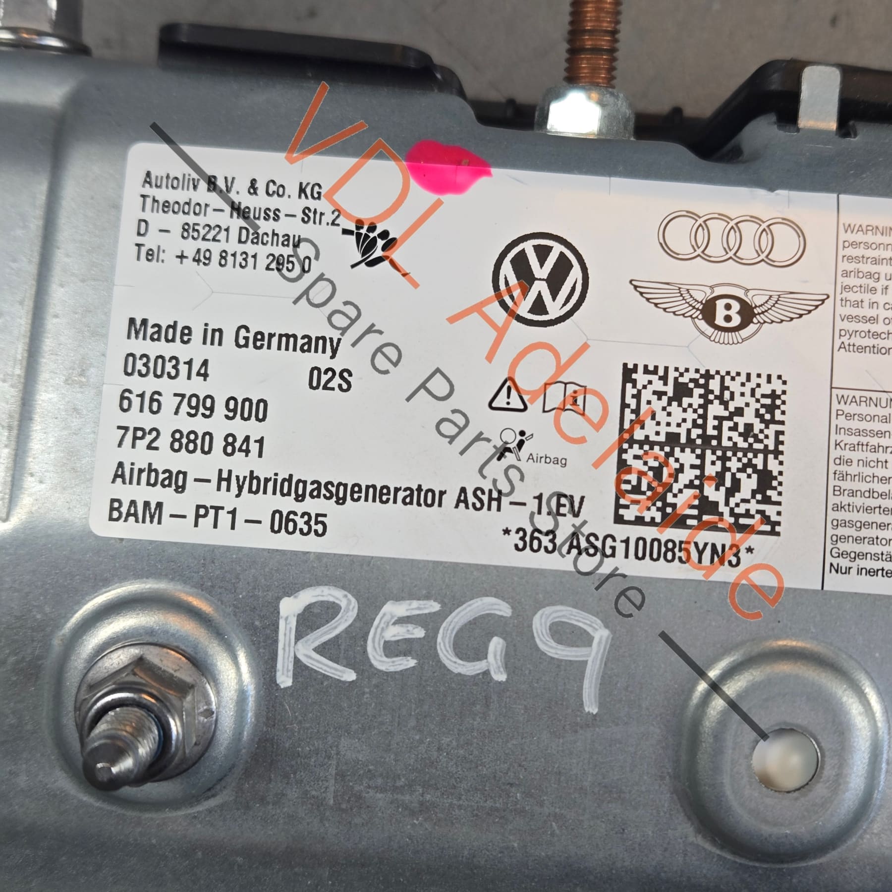 7P2880841   VW Audi Bentley Knee Airbag 7P2880841