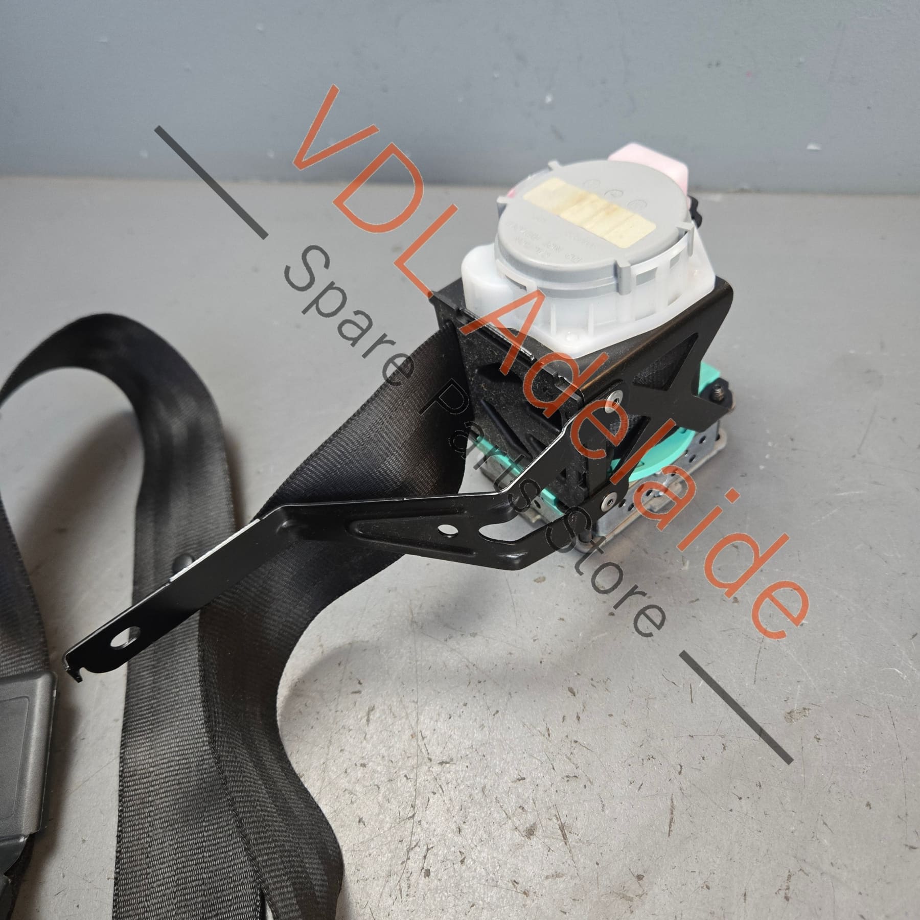 7N0857737   VW Touareg 7P Front Left Seatbelt Seat Belt 7P0857705G HCP