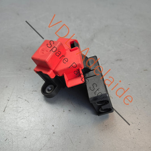 7P0937401   VW Touareg 7P Battery Jumpstart Cover Cap Engine Bay 7P0937401