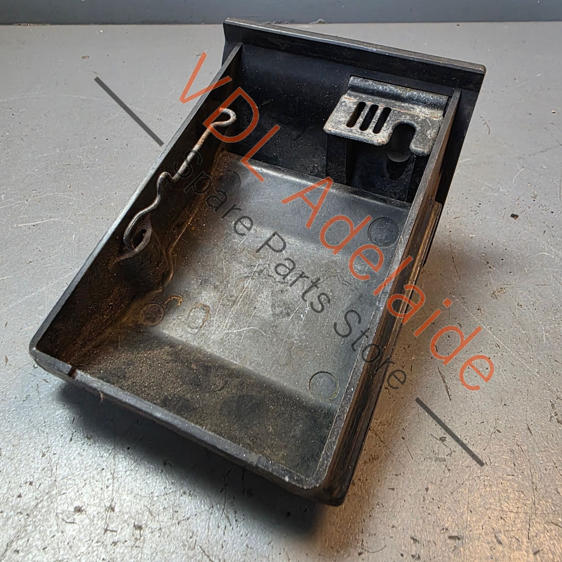 Datsun 1600 510 Centre Ash Tray Ashtray