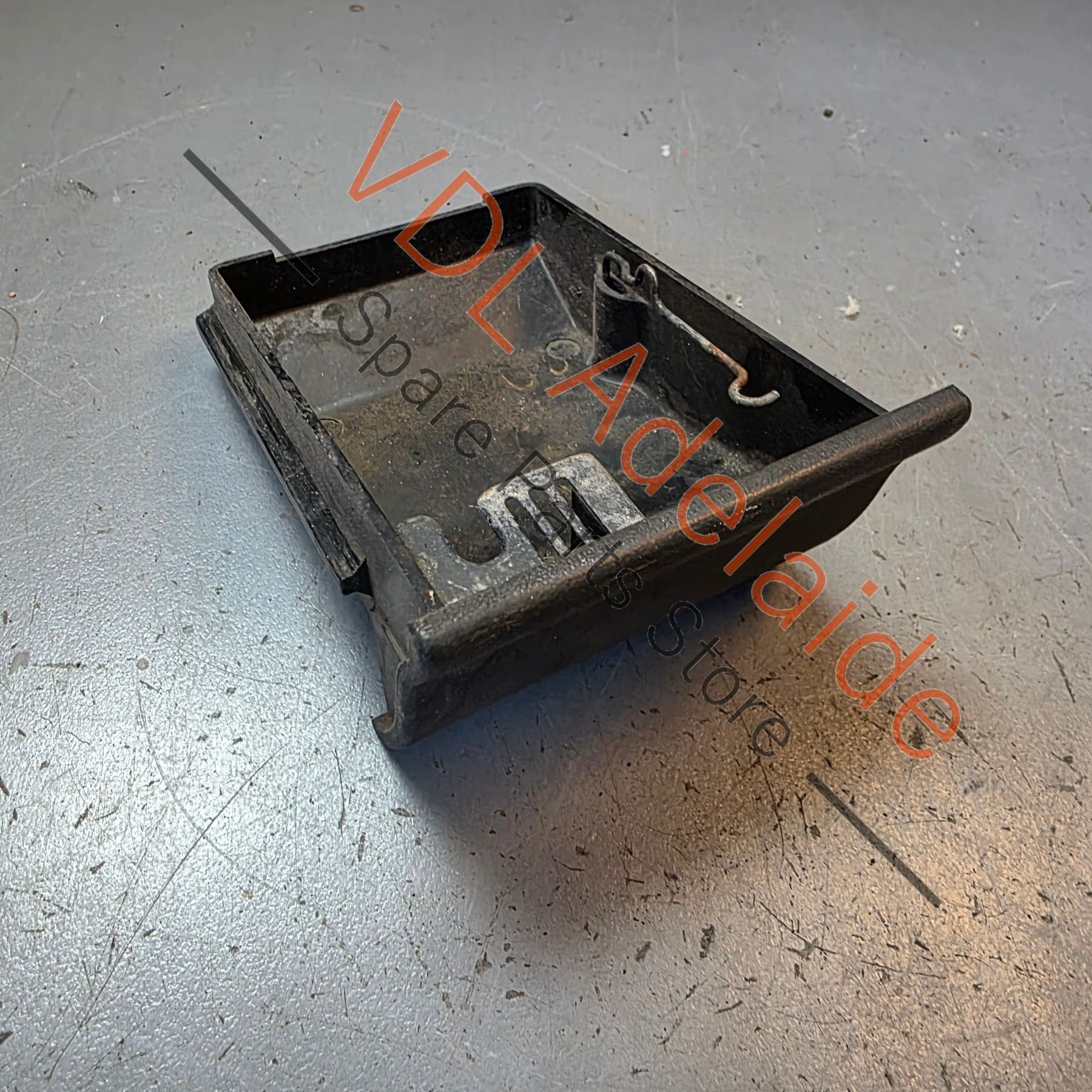 Datsun 1600 510 Centre Ash Tray Ashtray