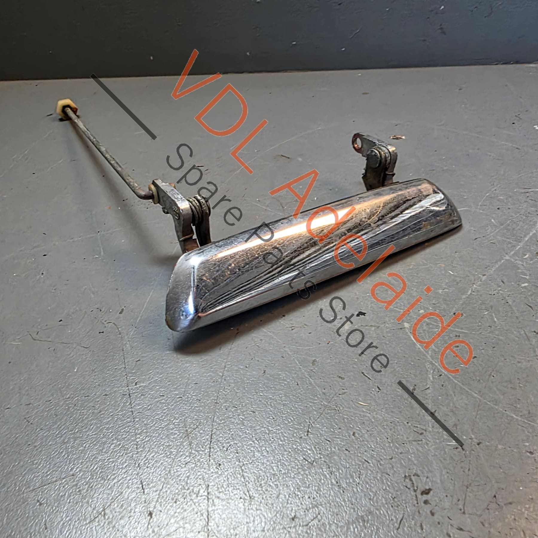 Datsun 1600 510 Exterior door handle Front #02