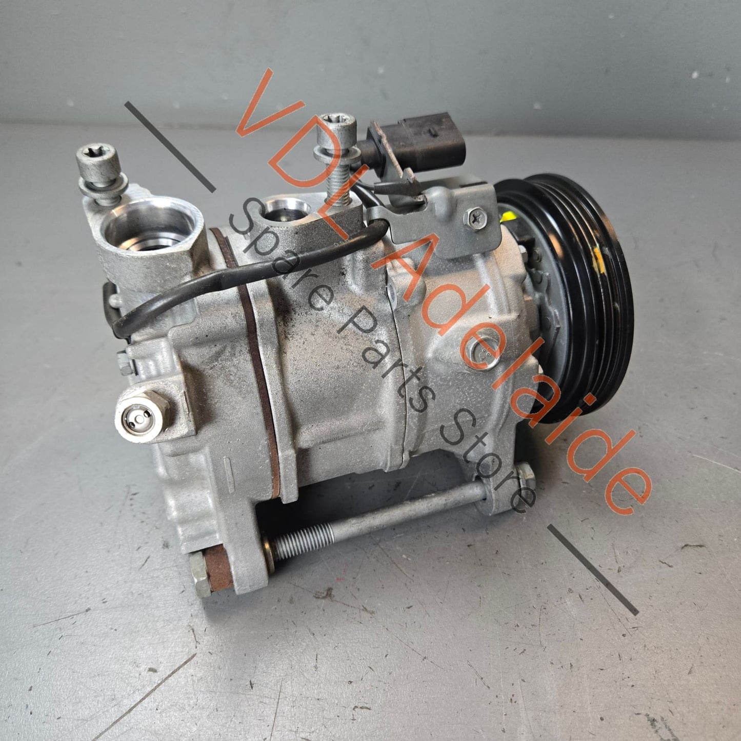 8W5820803    Audi A4 A5 RS4 RS5 F5 B9 AC Compressor Denso 8W5820803