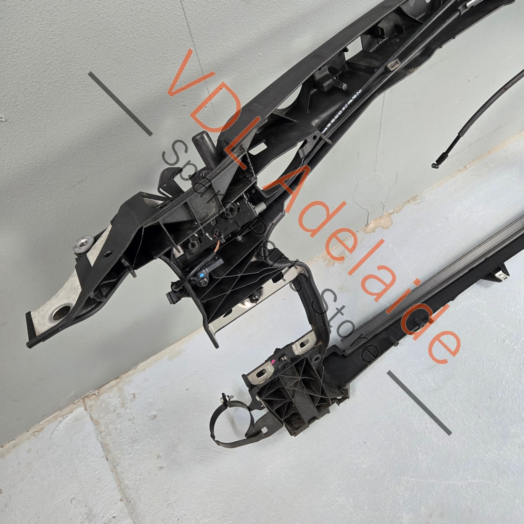 8W0805594D 8W0805594F   Audi A4 A5 S4 S5 RS4 RS5 F5 B9 Radiator Support Bracket Panel 8W0805594D