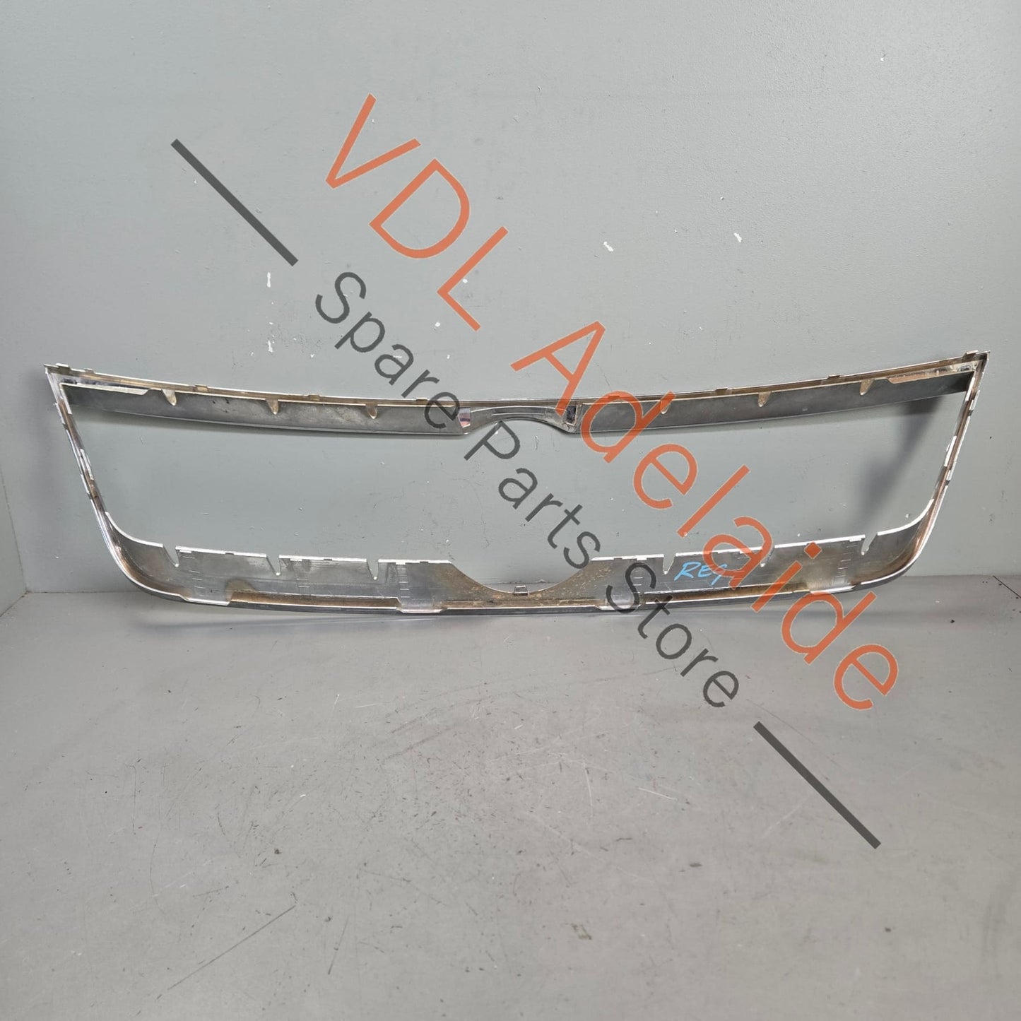7L6853653J   VW Touareg 7L 2006-2008 Front Grille Surround Chrome 7L6853653J