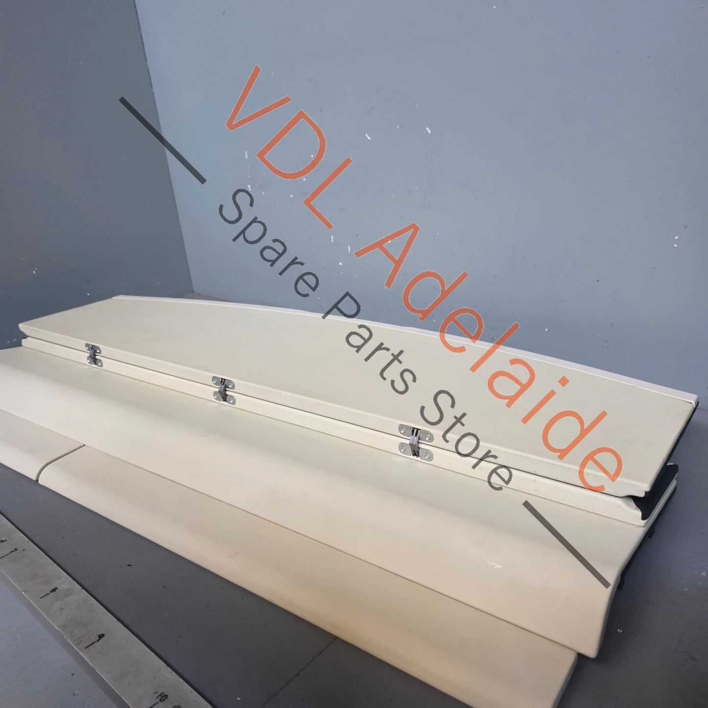 36A867769J51V 36A867769J  Bentley Bentayga Hard Luggage Cover Parcel Tray for Trunk Boot Cream "Linen" 36A867769J 51V