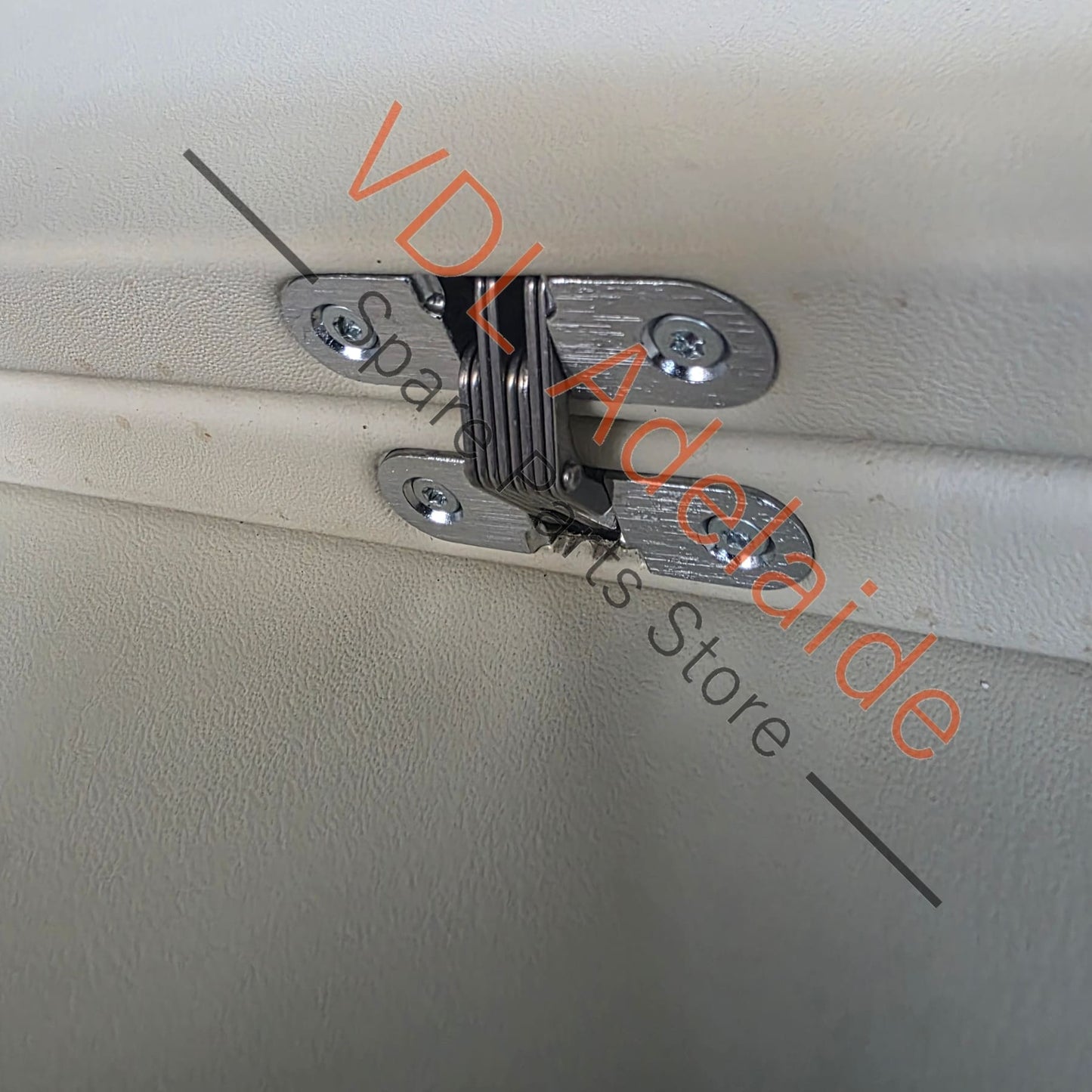 36A867769J51V 36A867769J  Bentley Bentayga Hard Luggage Cover Parcel Tray for Trunk Boot Cream "Linen" 36A867769J 51V