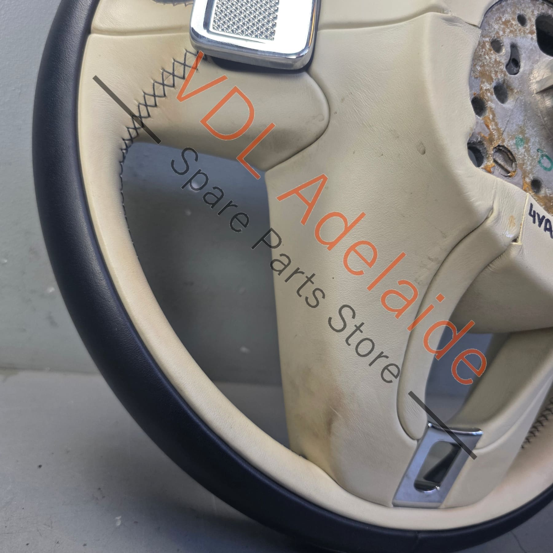 36A419089A   Bentley Bentayga Multispoke Steering Wheel Leather Hide colour Linen / Imperial Blue 36A419089A