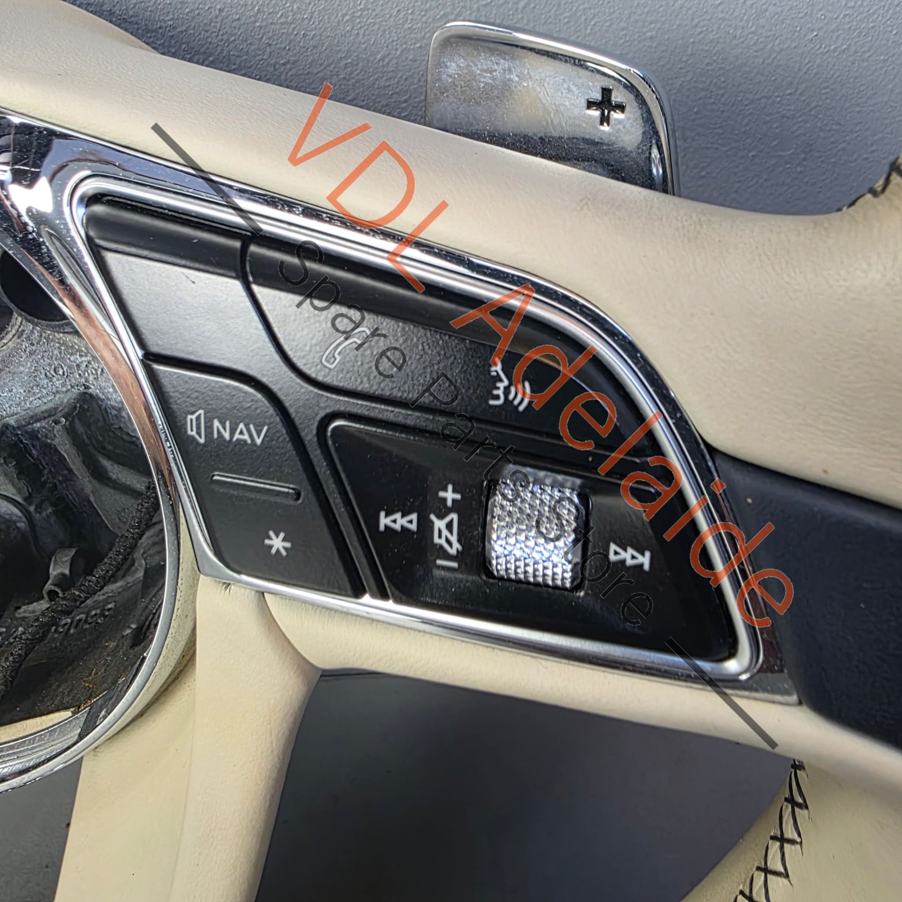 36A419089A   Bentley Bentayga Multispoke Steering Wheel Leather Hide colour Linen / Imperial Blue 36A419089A