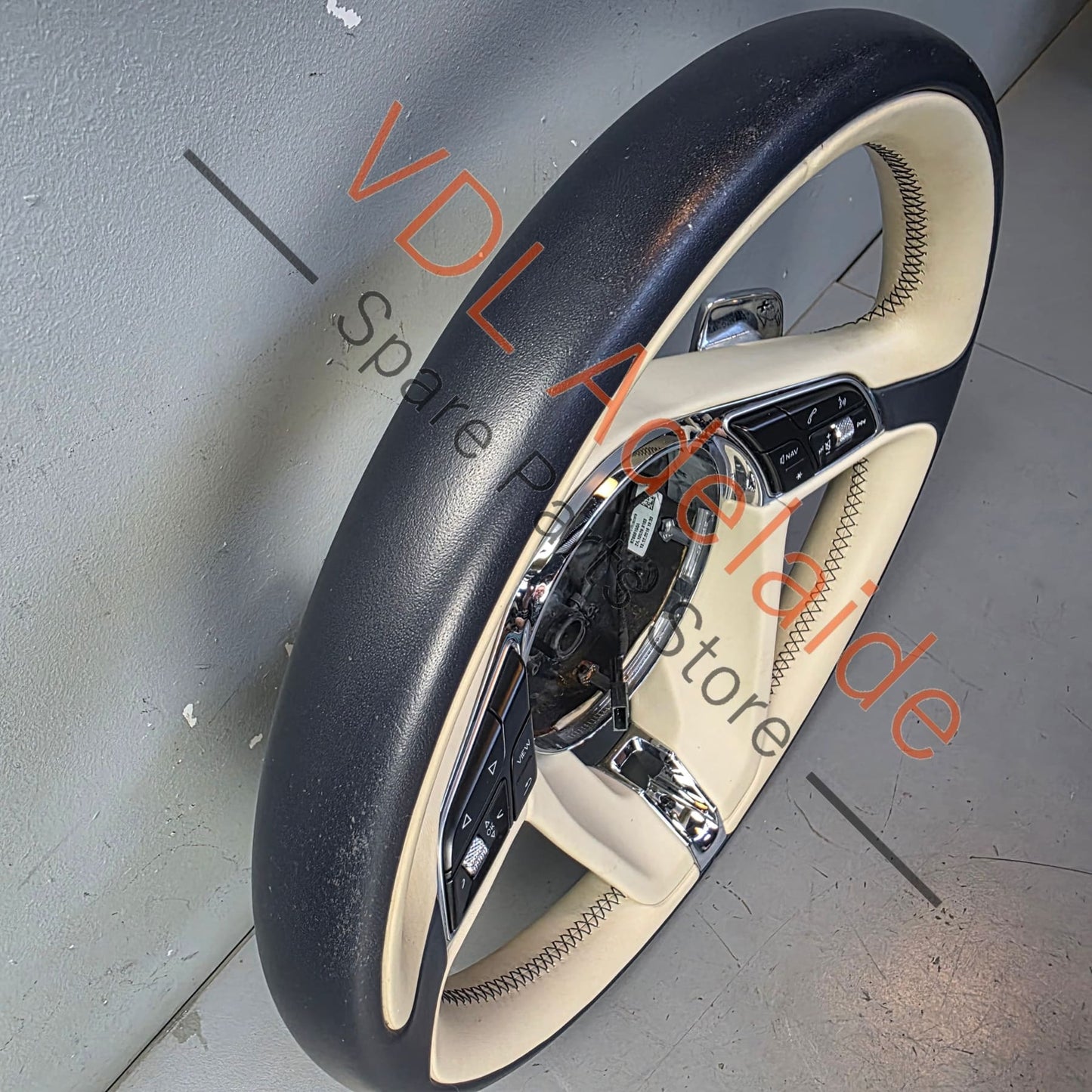 36A419089A   Bentley Bentayga Multispoke Steering Wheel Leather Hide colour Linen / Imperial Blue 36A419089A