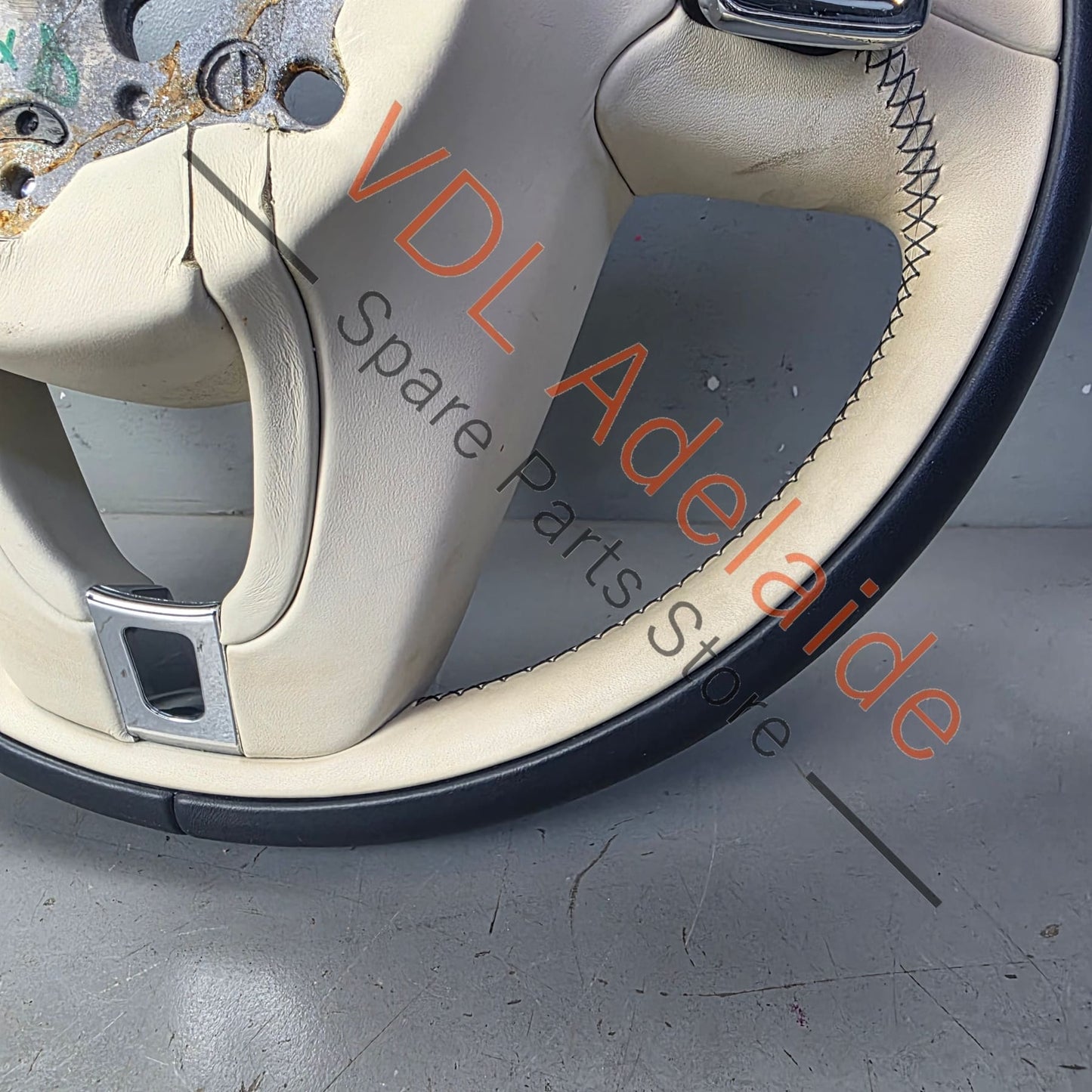 36A419089A   Bentley Bentayga Multispoke Steering Wheel Leather Hide colour Linen / Imperial Blue 36A419089A