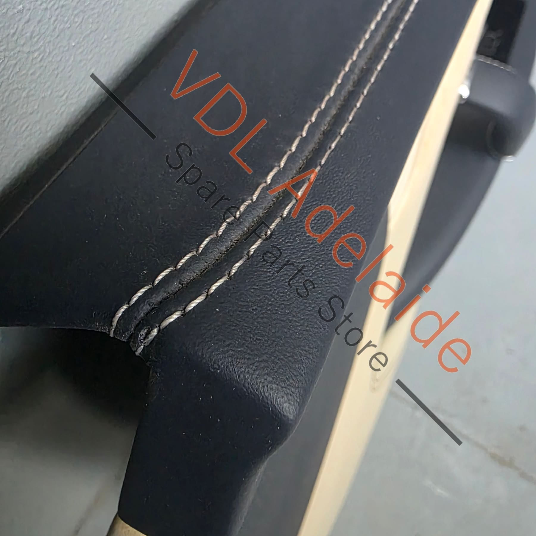 36A867107 36A867108  Bentley Bentayga Set of Door Trim Leather Hyde Colour Linen / Imperial Blue