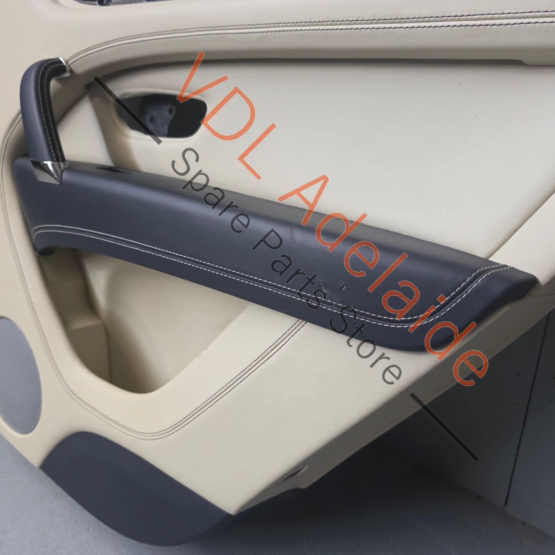 36A867107 36A867108  Bentley Bentayga Set of Door Trim Leather Hyde Colour Linen / Imperial Blue