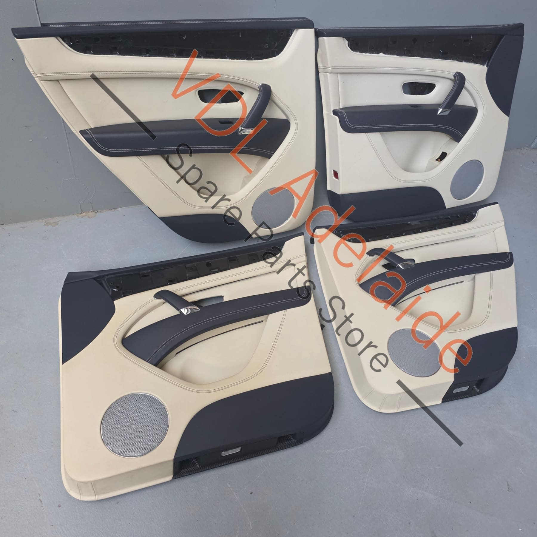 36A867107 36A867108  Bentley Bentayga Set of Door Trim Leather Hyde Colour Linen / Imperial Blue