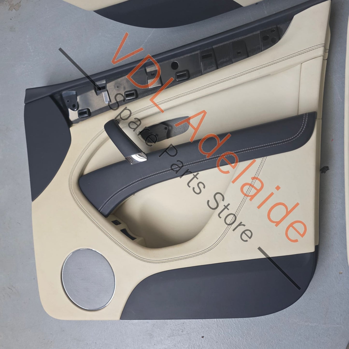 36A867107 36A867108  Bentley Bentayga Set of Door Trim Leather Hyde Colour Linen / Imperial Blue