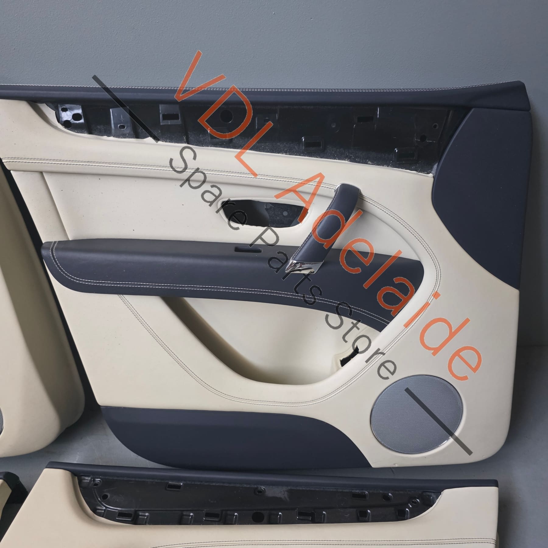 36A867107 36A867108  Bentley Bentayga Set of Door Trim Leather Hyde Colour Linen / Imperial Blue