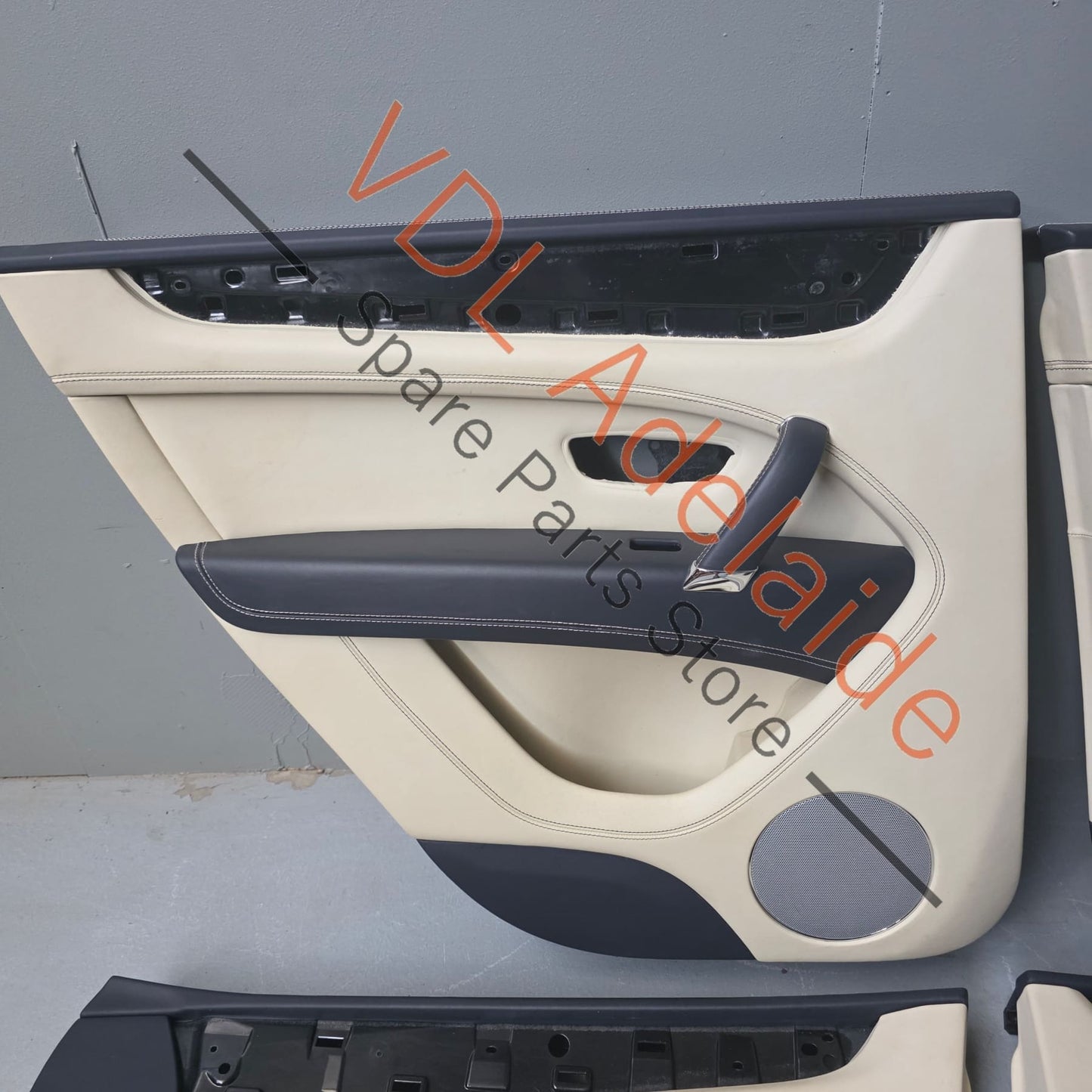 36A867107 36A867108  Bentley Bentayga Set of Door Trim Leather Hyde Colour Linen / Imperial Blue