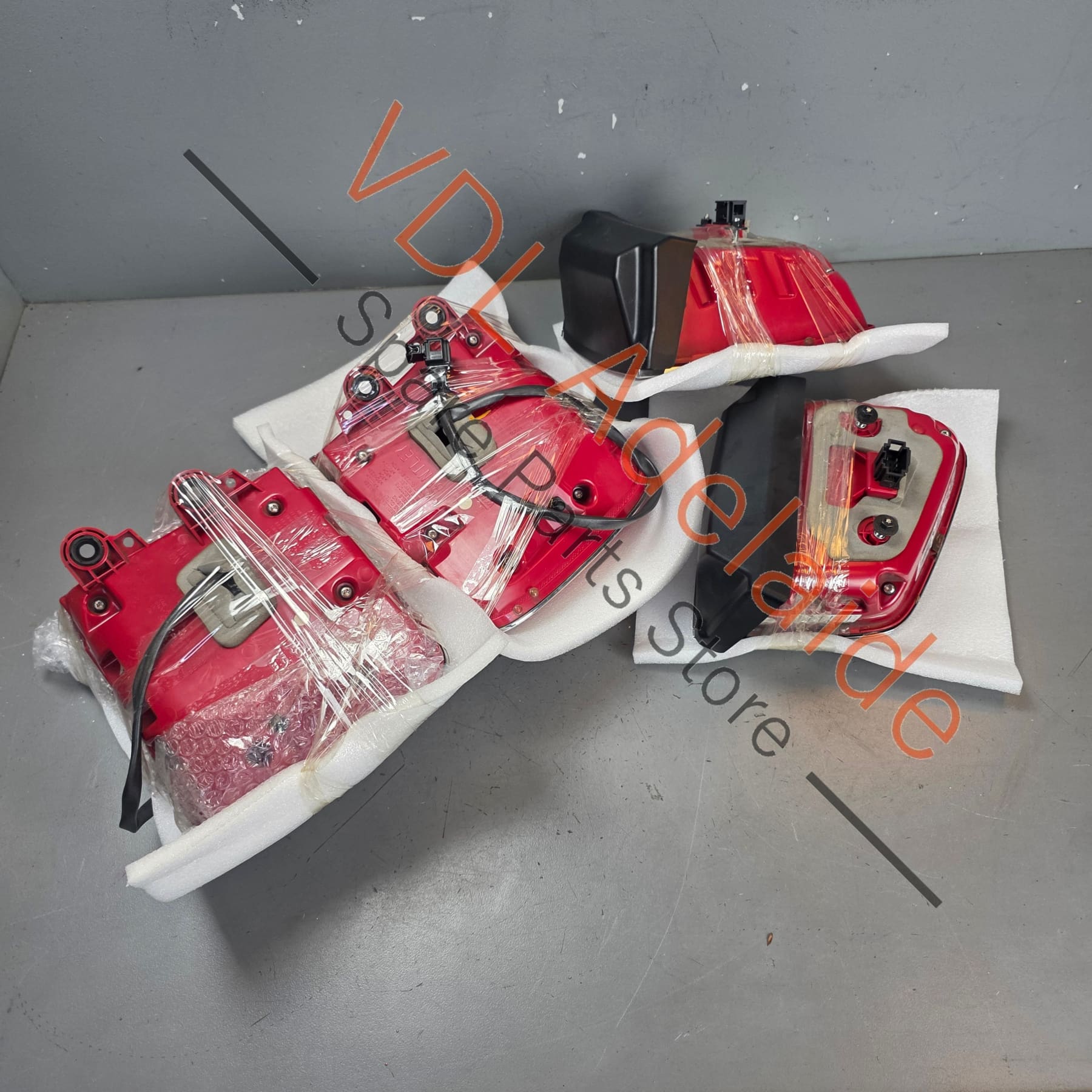 36A945095H   Bentley Bentayga Rear LED Tail Lamp Light Left Outer 36A945095H