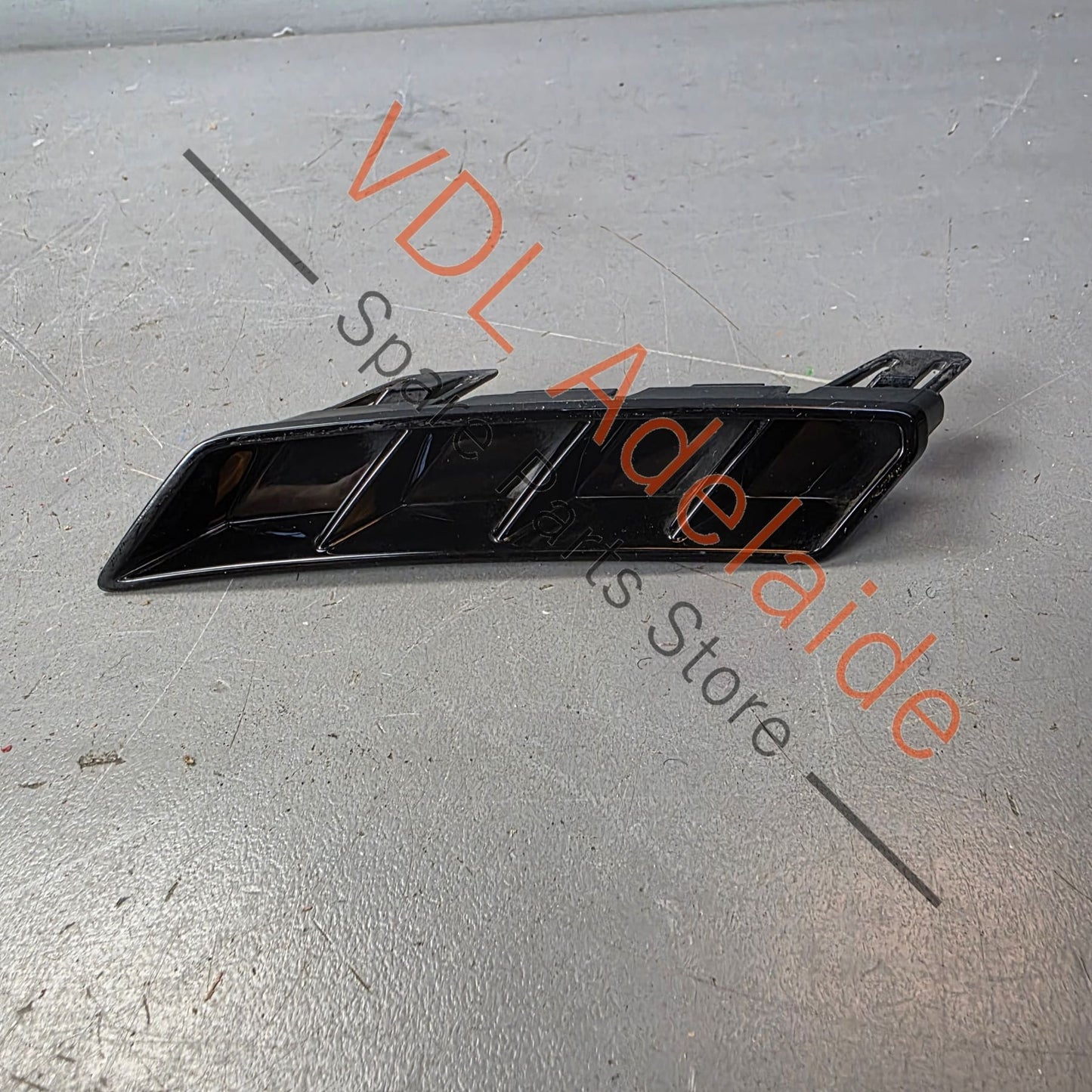 8W6807824B9B9 8W6807824B  Audi RS5 Rear Bumper Gloss Black Trim Right Corner 8W6807824B 9B9
