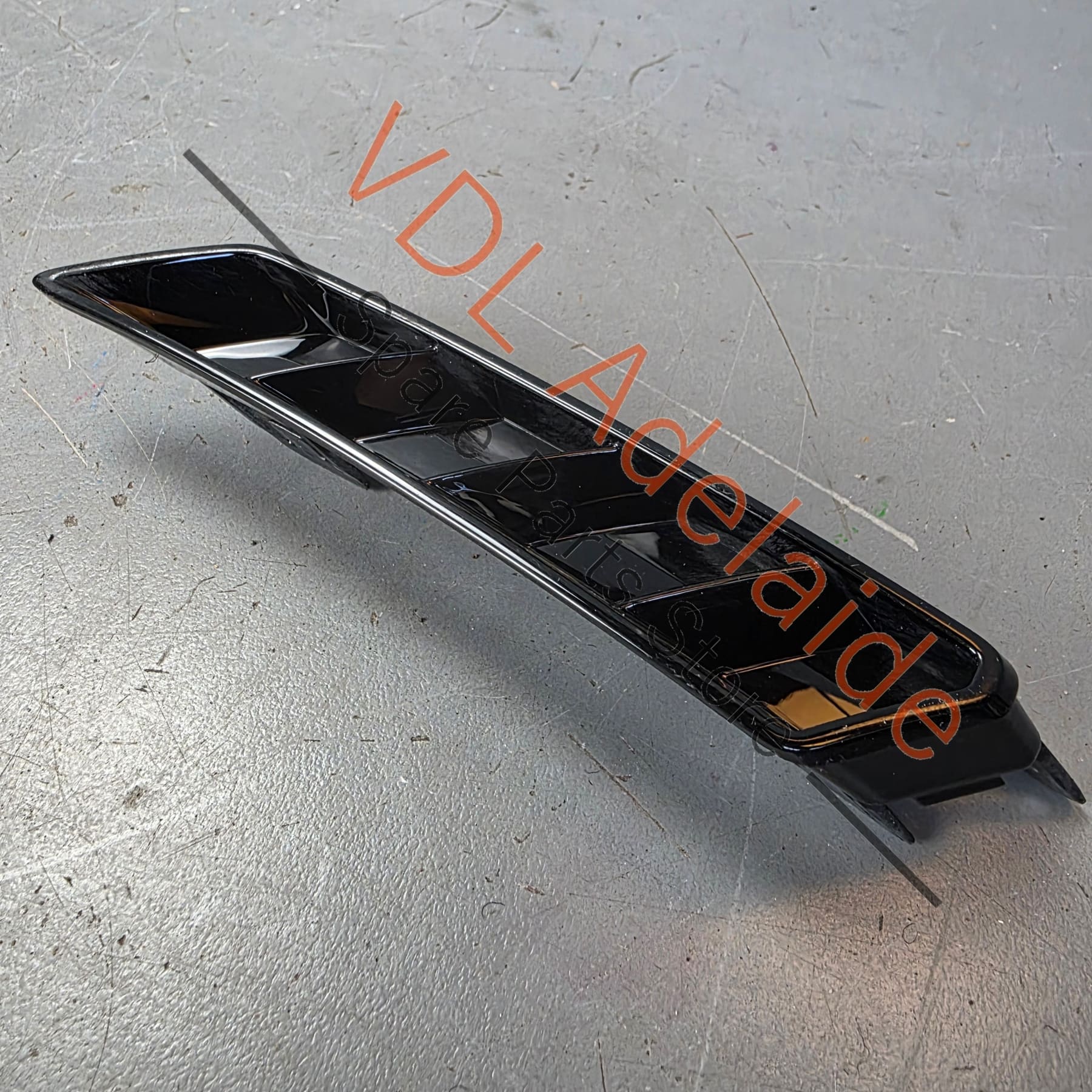 8W6807824B9B9 8W6807824B  Audi RS5 Rear Bumper Gloss Black Trim Right Corner 8W6807824B 9B9