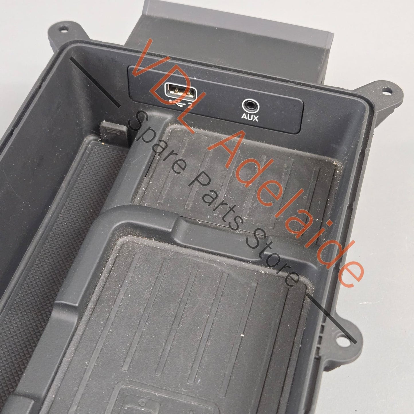8W0864981D   Audi RS5 F5 B9 Wireless Phone Charger in Centre Console 8W0864981D 8W0035708