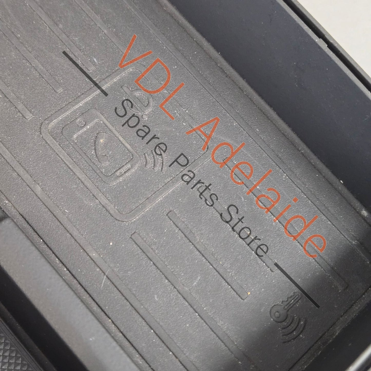 8W0864981D   Audi RS5 F5 B9 Wireless Phone Charger in Centre Console 8W0864981D 8W0035708