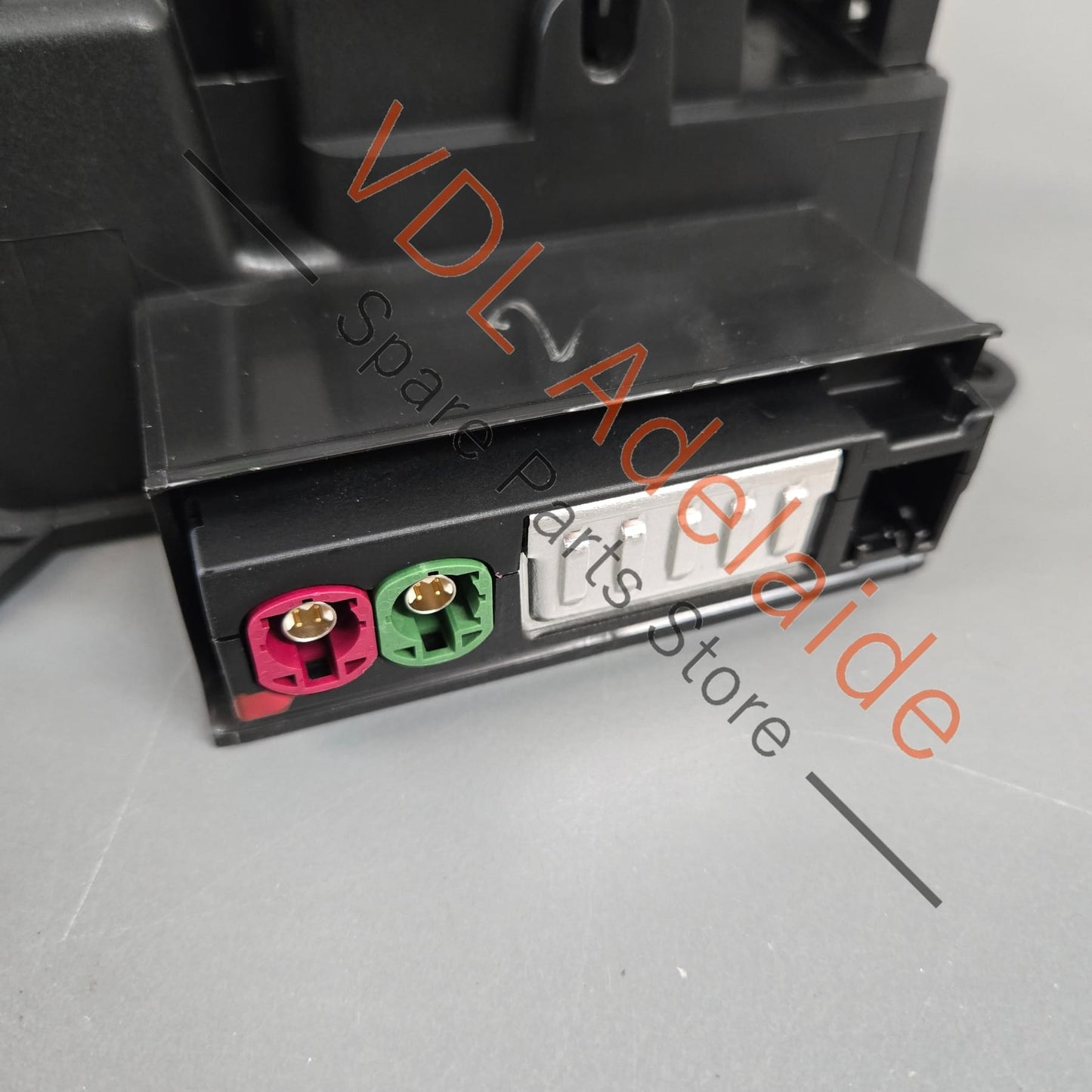 8W0864981D   Audi RS5 F5 B9 Wireless Phone Charger in Centre Console 8W0864981D 8W0035708