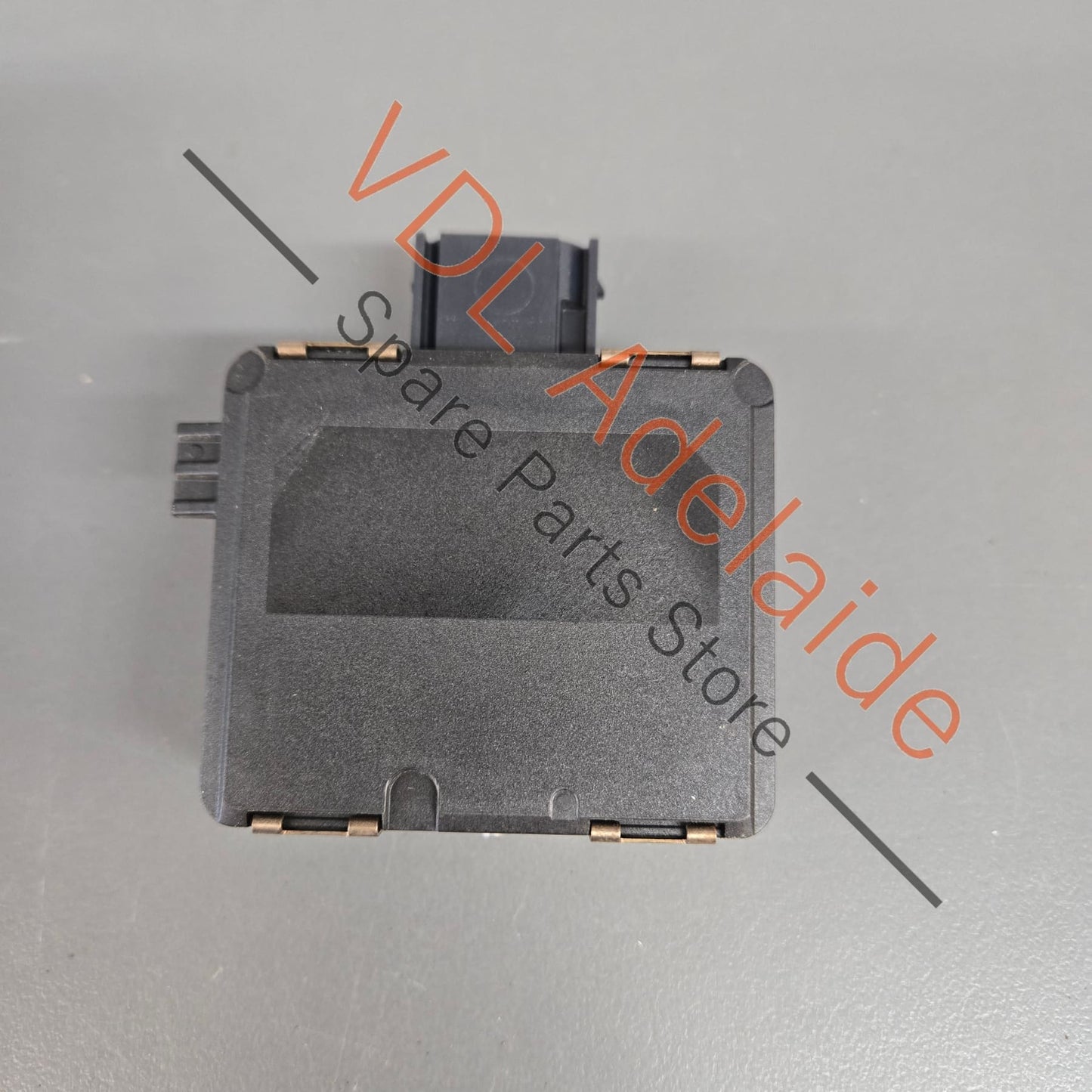 4M0907566D   Audi VW Rear Right Lane Change Assist Module Radar Master 4M0907566D