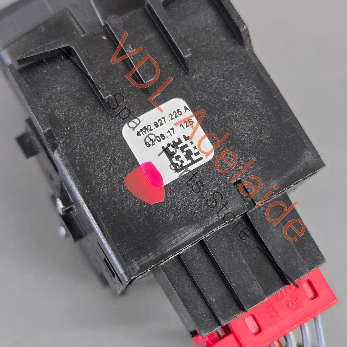 4M2927225A   Audi A4 S4 B9 Switch for Electric Handbrake Park Brake EPB 4M2927225A