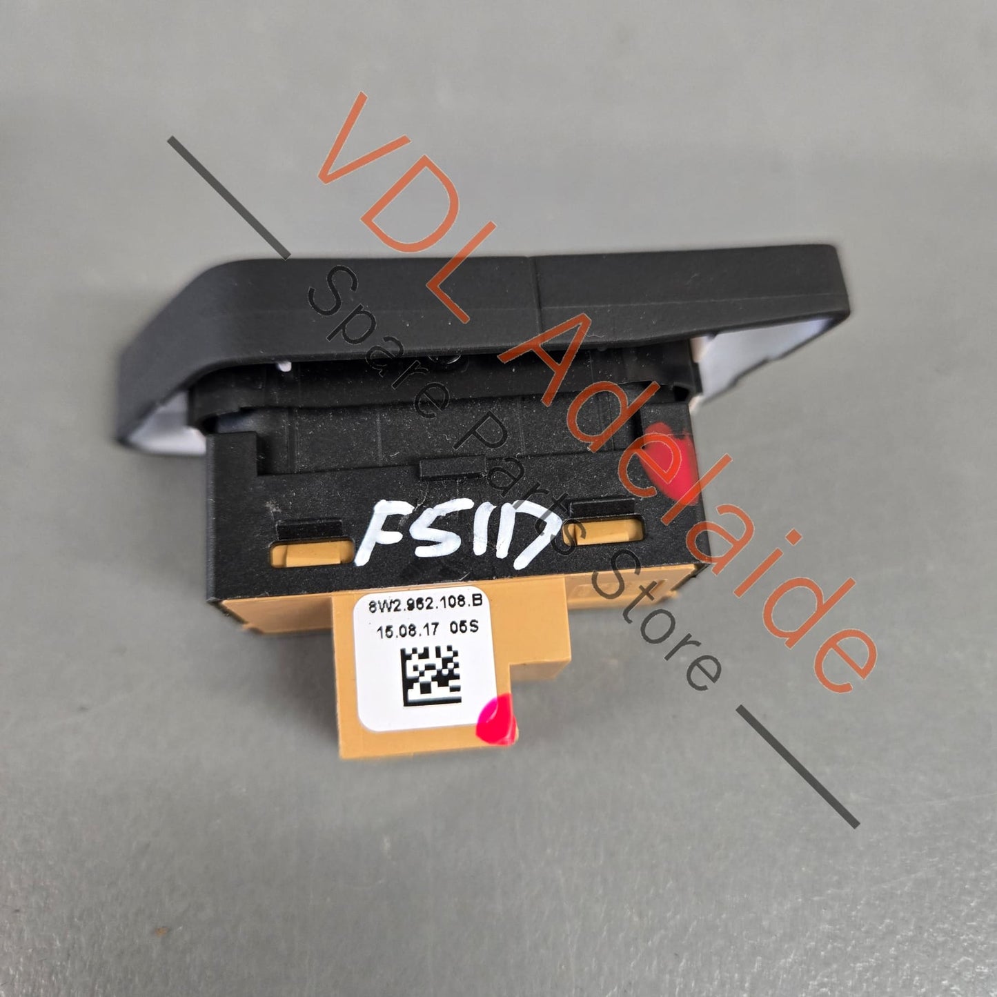 8W2962108B   Audi A4 S4 RS4 B9 Right Front Door Lock Button Switch 8W2962108B