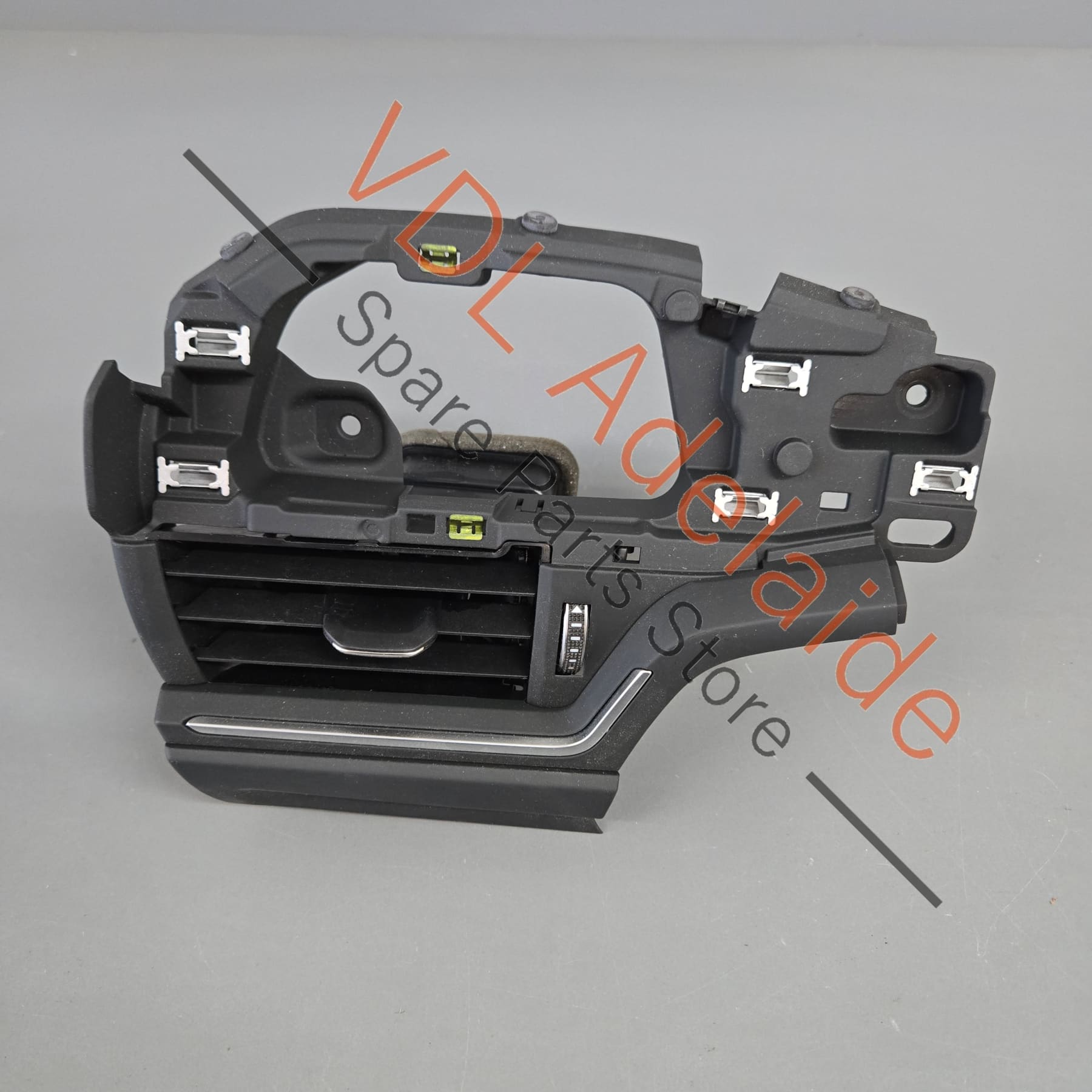 8W2820902B   Audi A4 S4 B9 RHS Right Dashboard Air Vent for Air Conditioning 8W0820902B