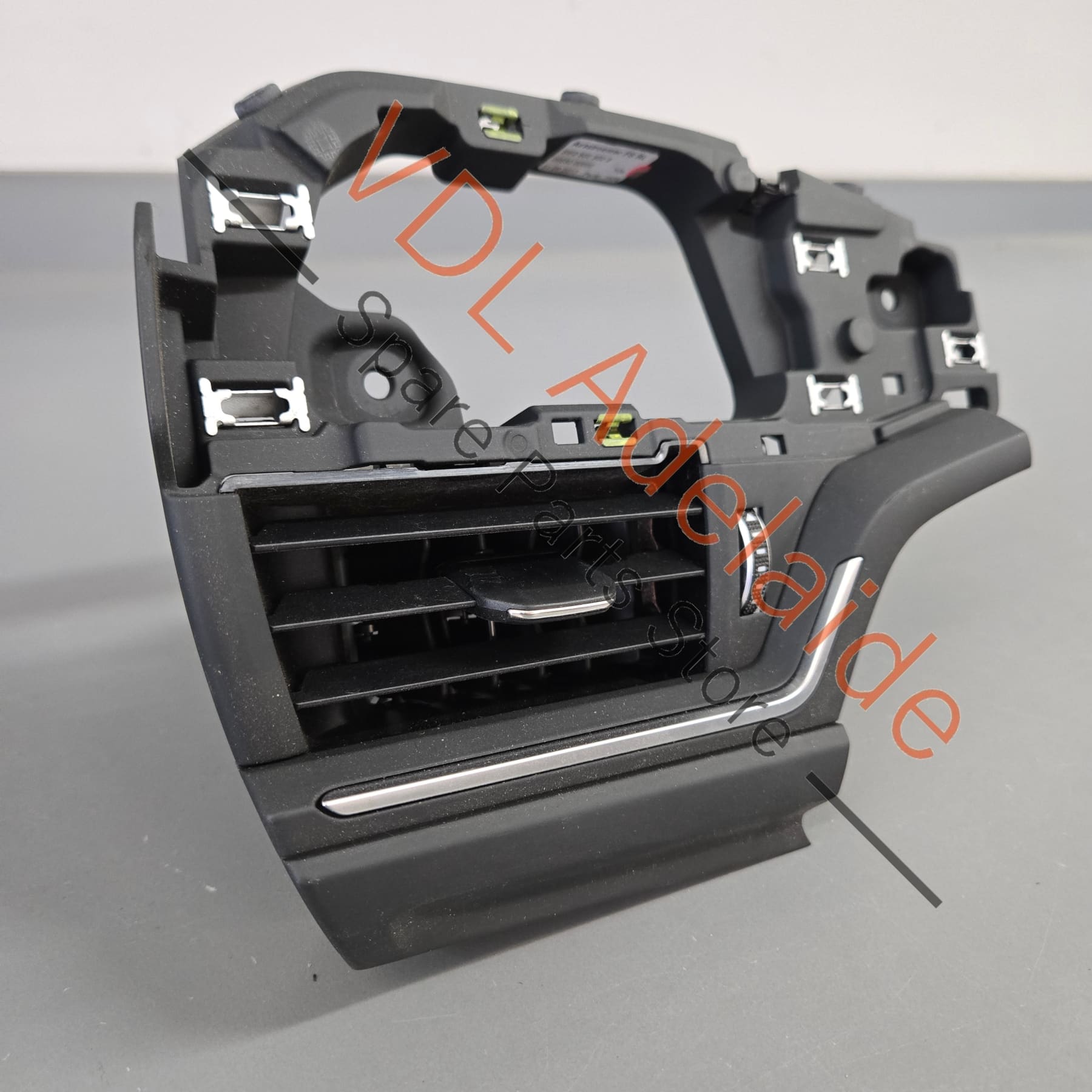 8W2820902B   Audi A4 S4 B9 RHS Right Dashboard Air Vent for Air Conditioning 8W0820902B