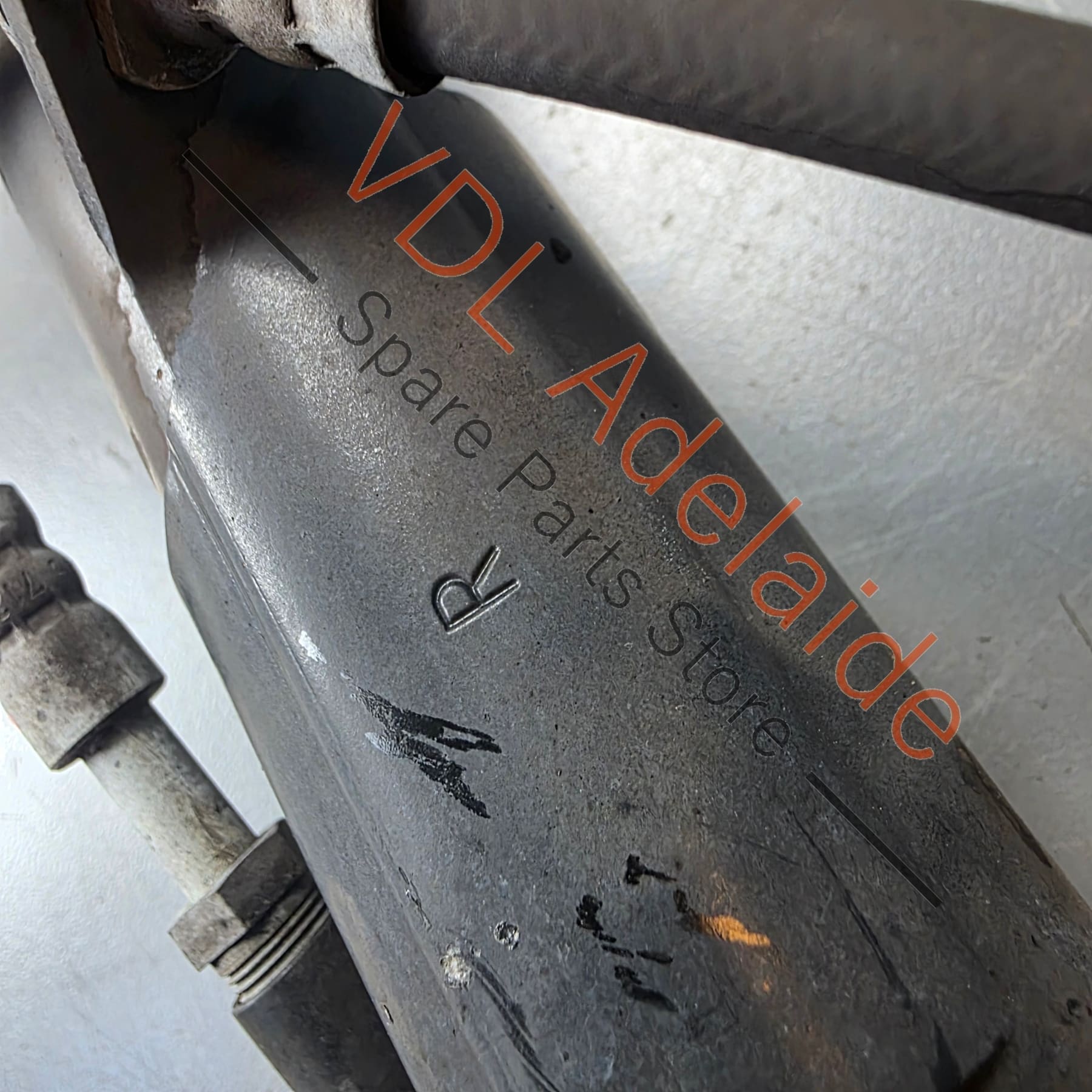8W0412023 8W0412019   Audi RS4 RS5 KYB Front Right Shock Absorber 8W0412024 8W0412020
