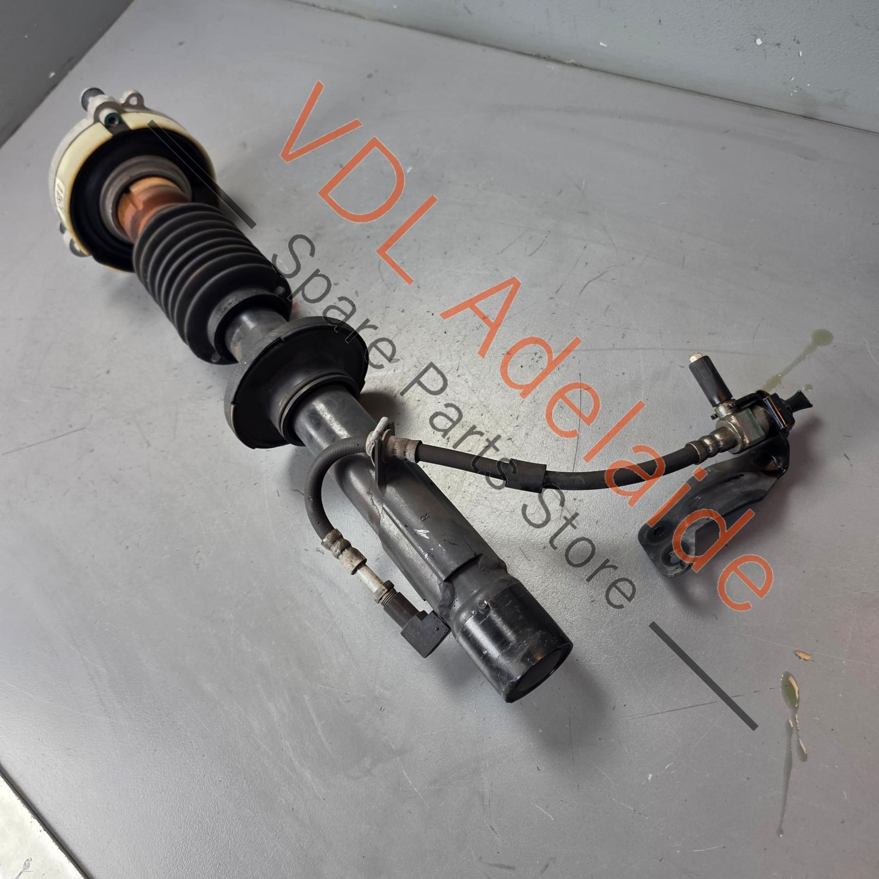 8W0412023 8W0412019   Audi RS4 RS5 KYB Front Right Shock Absorber 8W0412024 8W0412020
