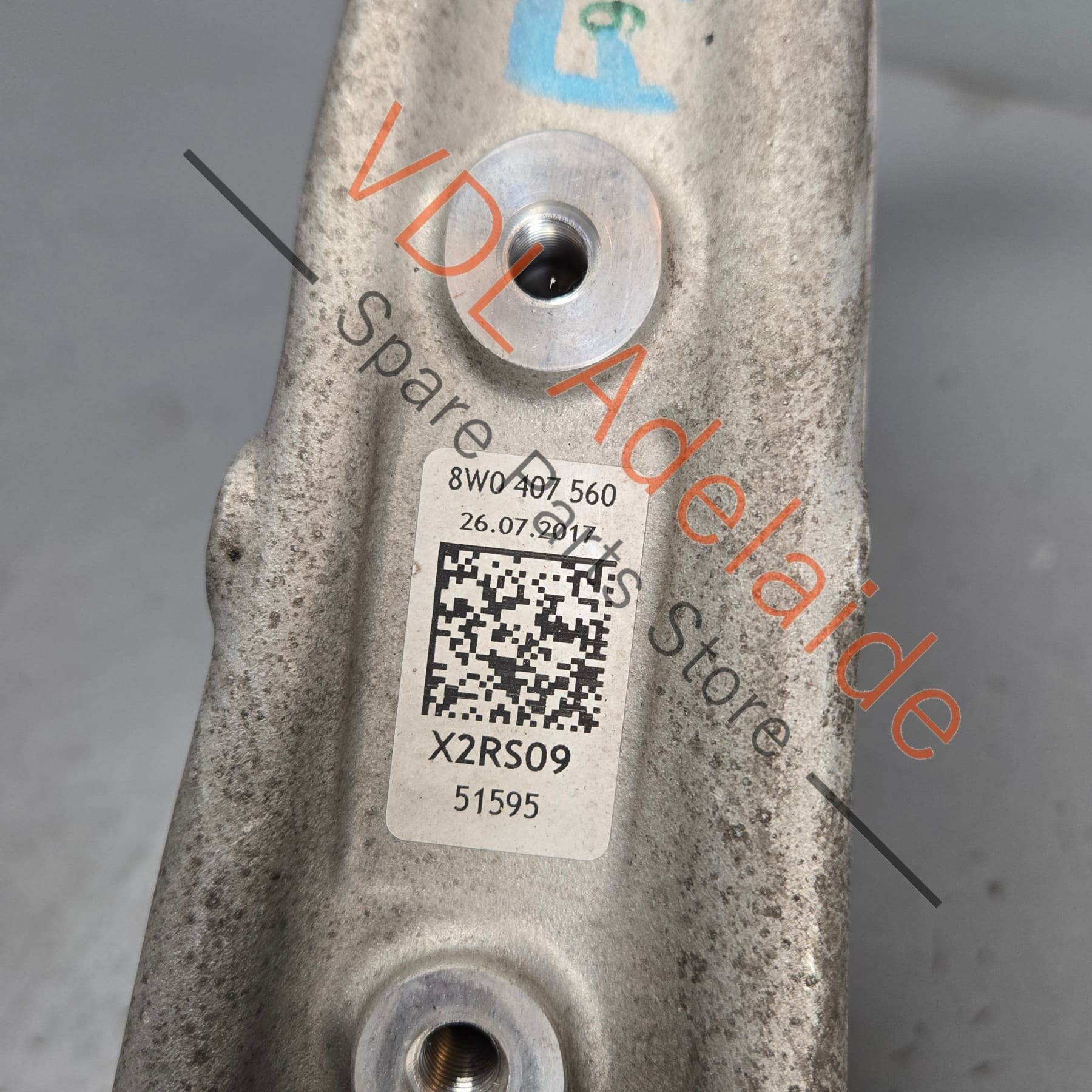 8W0407254F 8W0407560   Audi A4 A5 B9 Front Right Steering Hub Knuckle 8W0407254F 8W0407560
