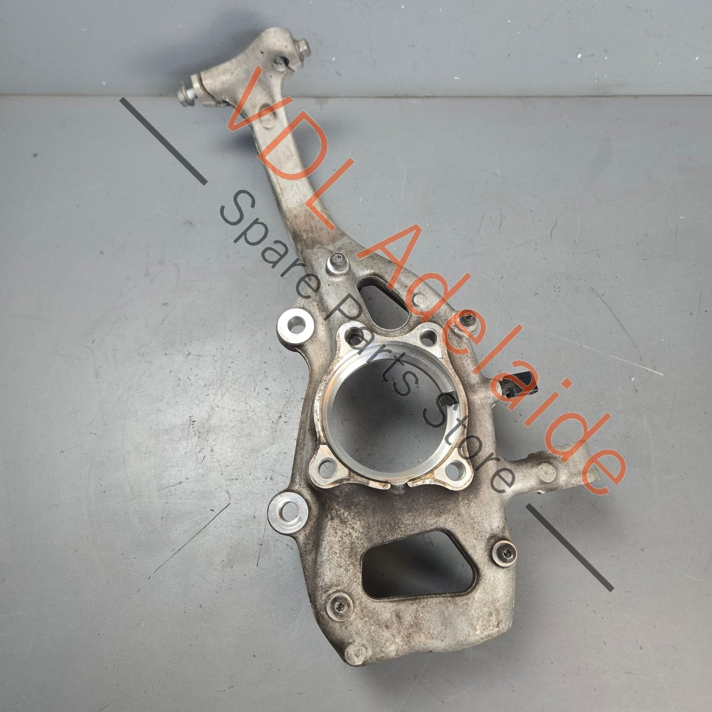 8W0407254F 8W0407560   Audi A4 A5 B9 Front Right Steering Hub Knuckle 8W0407254F 8W0407560