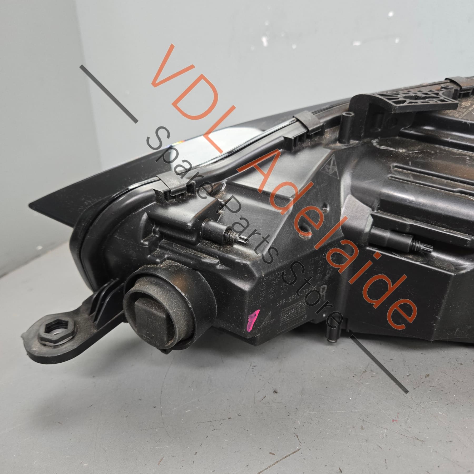 8W6941784D    Audi RS5 B9 LED Matrix Headlight suit RHD models 8W6941784D