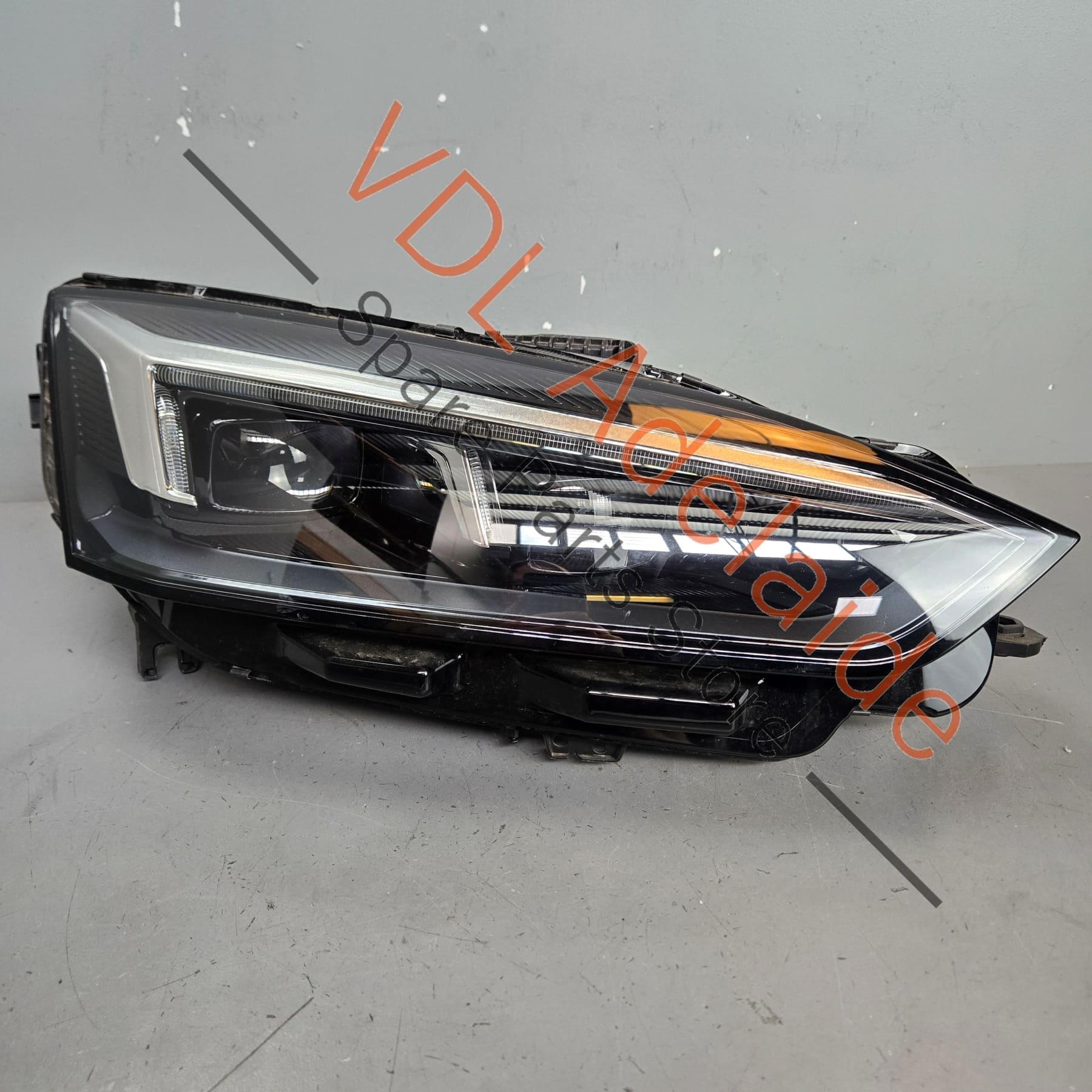 8W6941784D    Audi RS5 B9 LED Matrix Headlight suit RHD models 8W6941784D