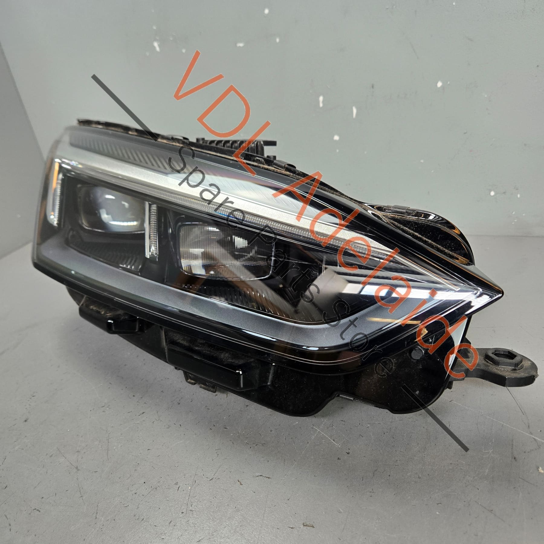 8W6941784D    Audi RS5 B9 LED Matrix Headlight suit RHD models 8W6941784D