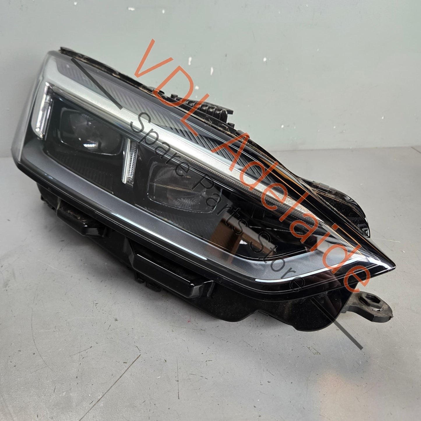 8W6941784D    Audi RS5 B9 LED Matrix Headlight suit RHD models 8W6941784D