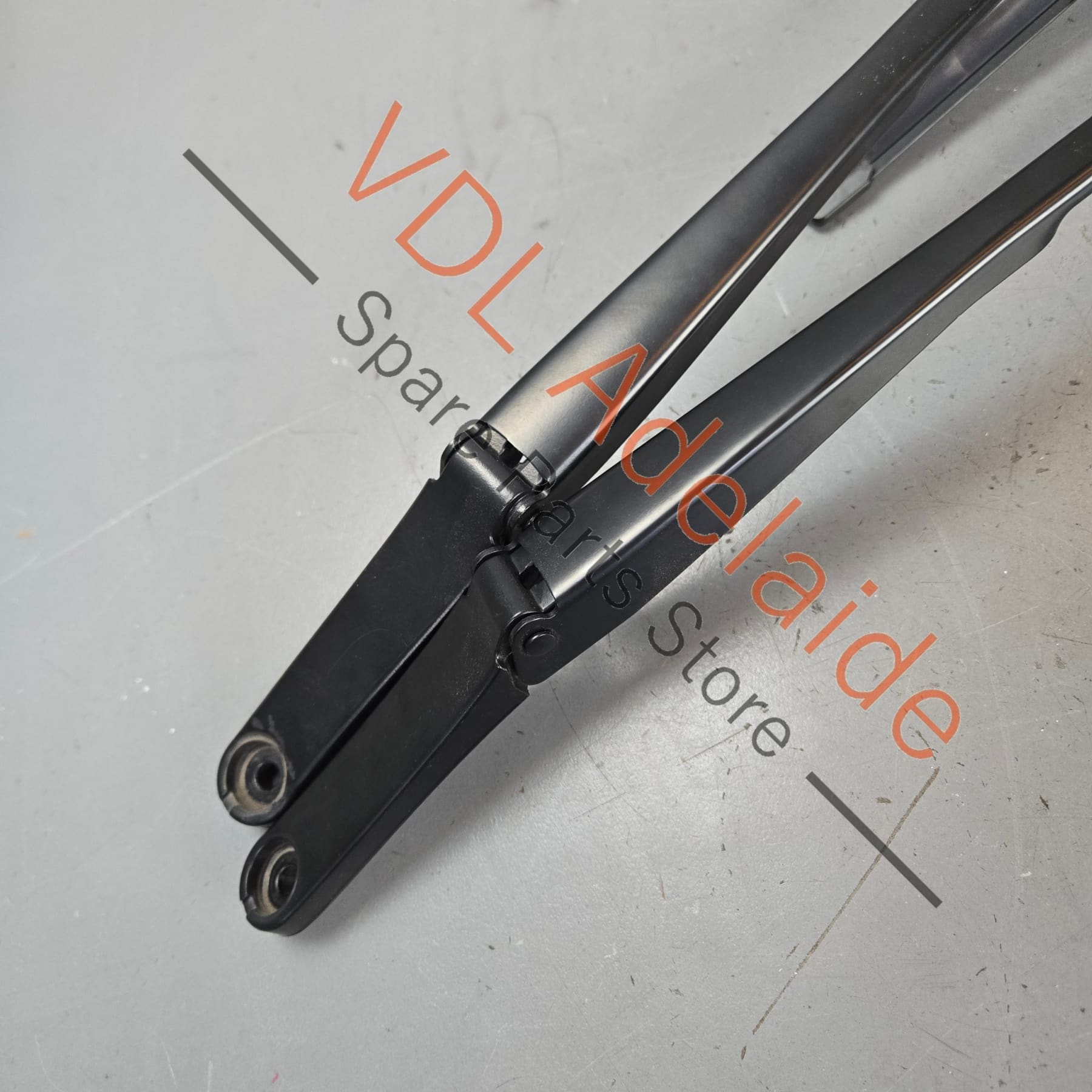 8W2955407 8W2955408   Audi A4 B9 A5 F5 Windscreen Wiper Arm Set for RHD models 8W2955407 8W2955408