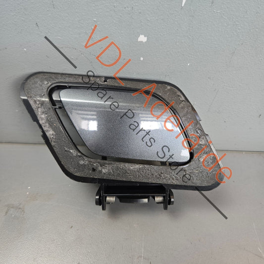 8W6955276B 8W6807788B   Audi RS4 RS5 Front Bumper Headlight Washer Cover and mounting bracket assembly Right 8W6807788B 8W6955276B