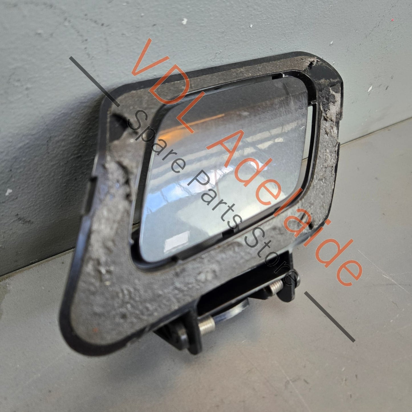 8W6955275B 8W6807787B   Audi RS4 RS5 Front Bumper Headlight Washer Cover and mounting bracket assembly Left 8W6807787B 8W6955275B