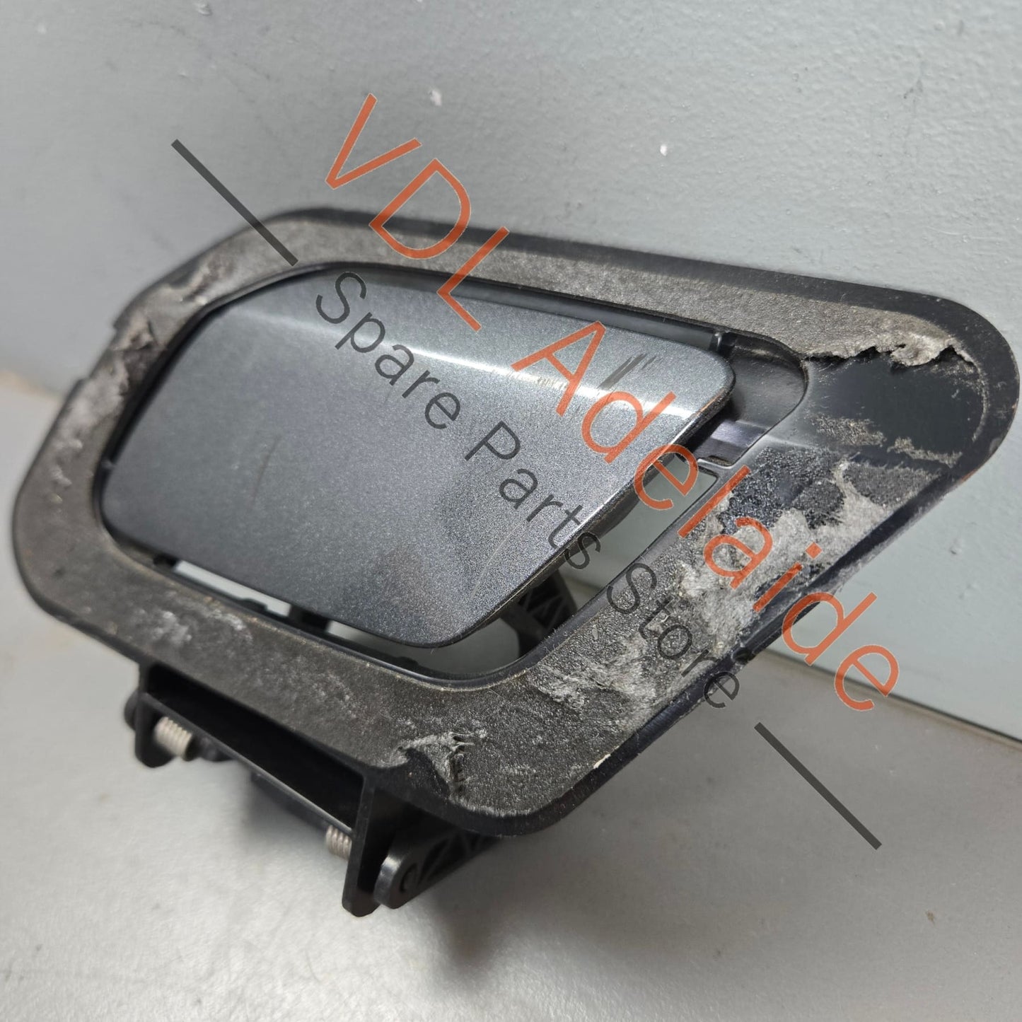 8W6955275B 8W6807787B   Audi RS4 RS5 Front Bumper Headlight Washer Cover and mounting bracket assembly Left 8W6807787B 8W6955275B