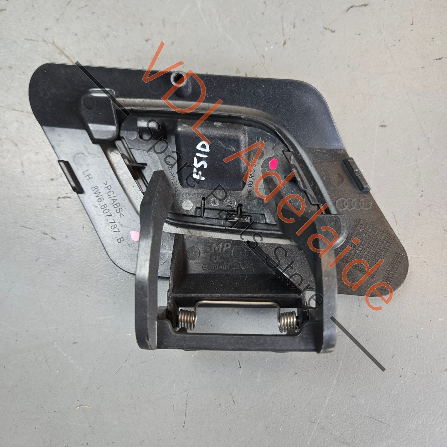 8W6955275B 8W6807787B   Audi RS4 RS5 Front Bumper Headlight Washer Cover and mounting bracket assembly Left 8W6807787B 8W6955275B