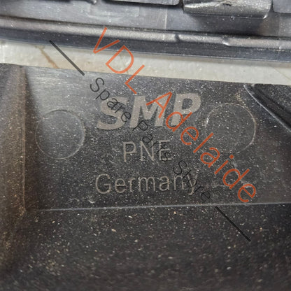 8W6955275B 8W6807787B   Audi RS4 RS5 Front Bumper Headlight Washer Cover and mounting bracket assembly Left 8W6807787B 8W6955275B
