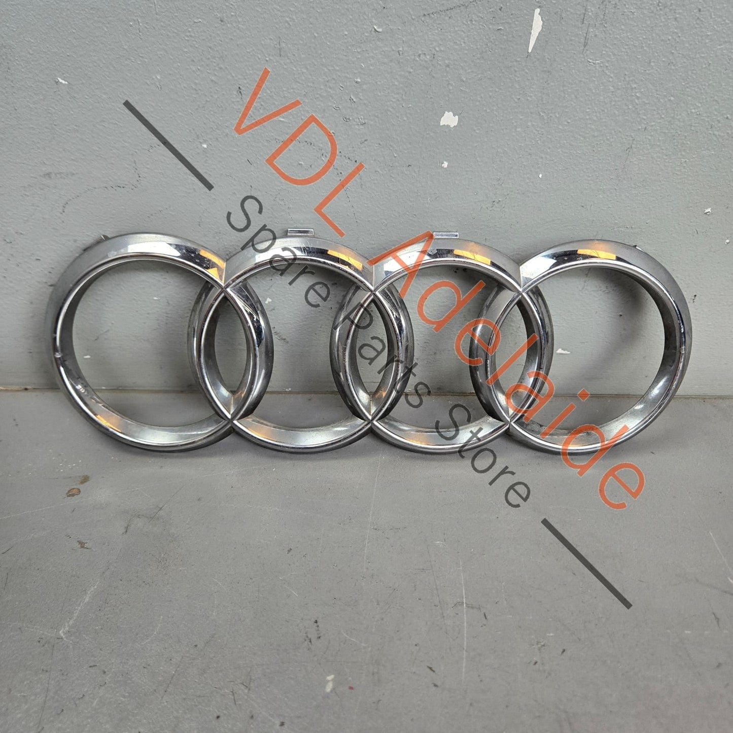 8T0853605 8T08536052ZZ   Audi RS5 Front Grille Badge Audi Rings 8T0853605 2ZZ