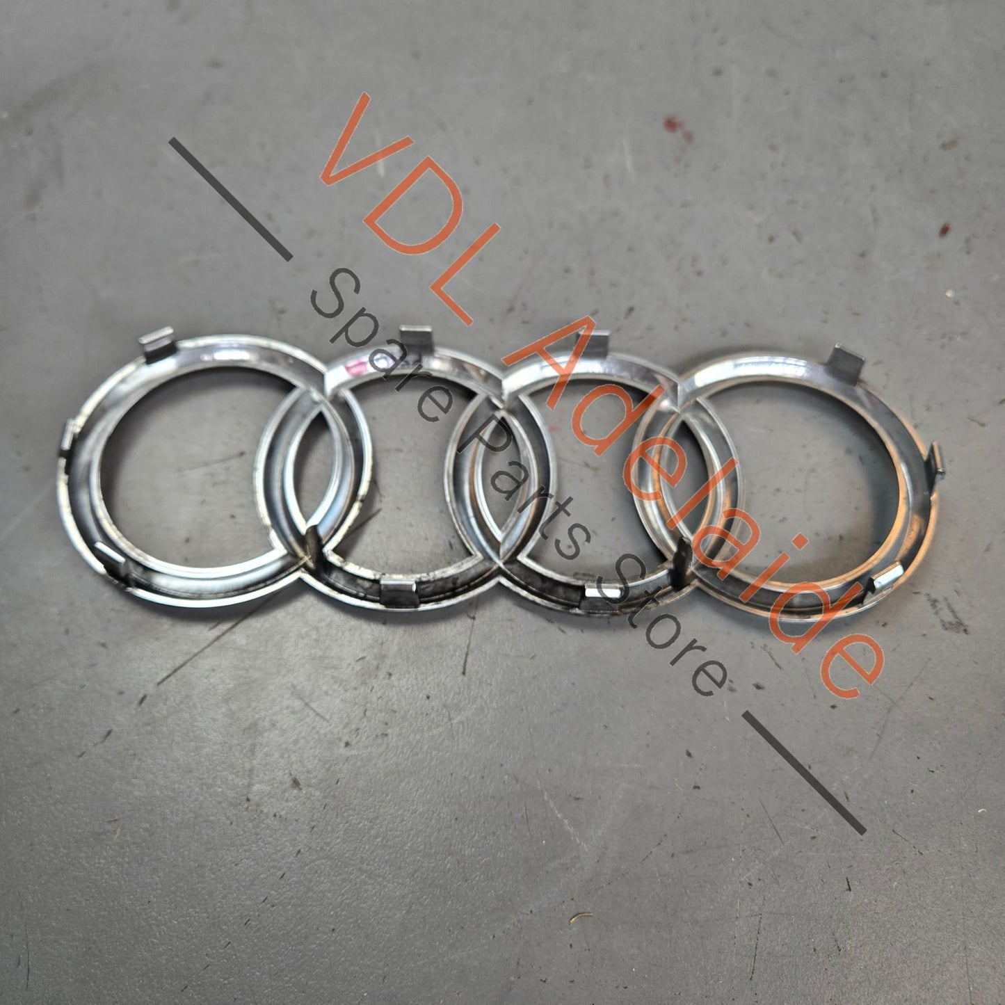 8T0853605 8T08536052ZZ   Audi RS5 Front Grille Badge Audi Rings 8T0853605 2ZZ