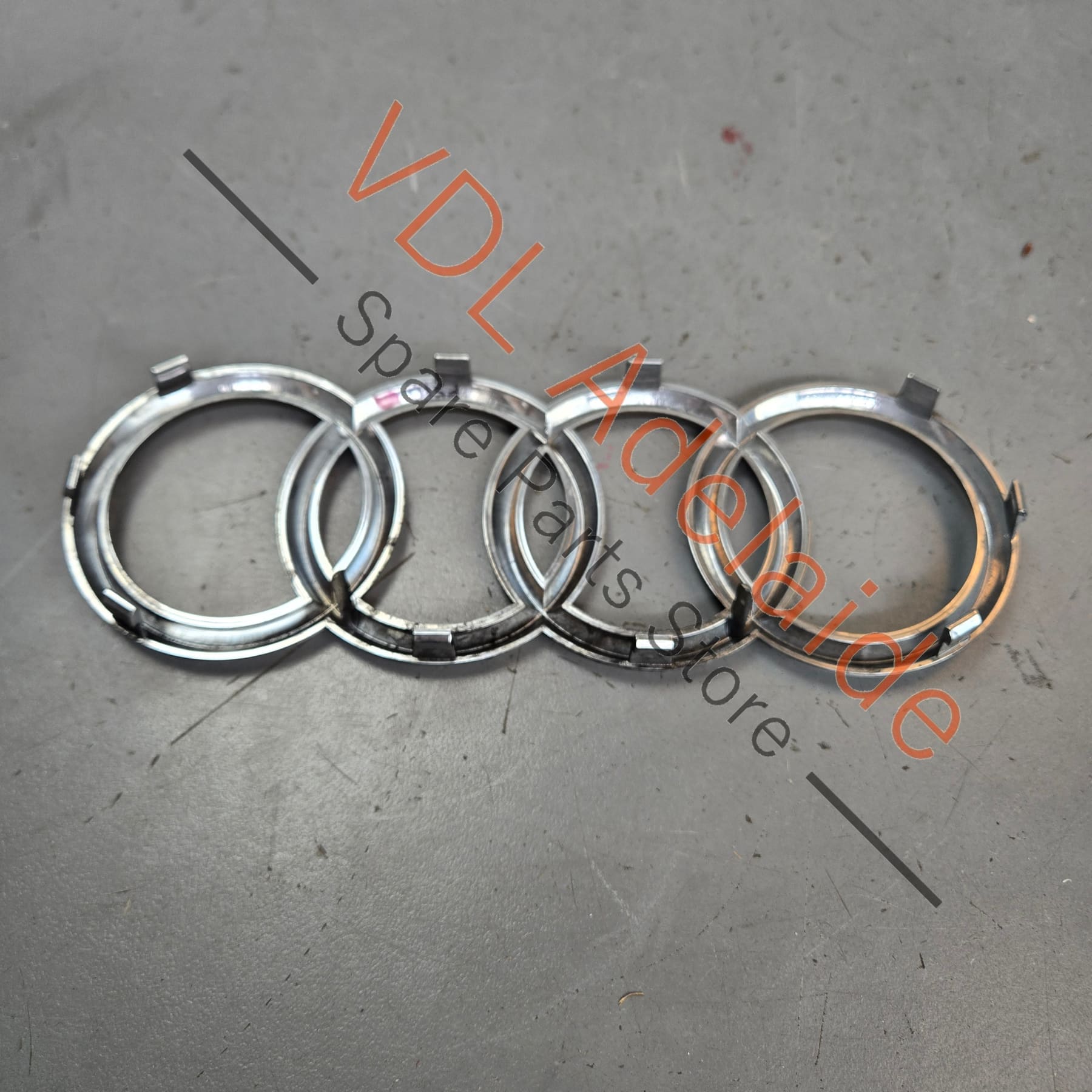 8T0853605 8T08536052ZZ   Audi RS5 Front Grille Badge Audi Rings 8T0853605 2ZZ